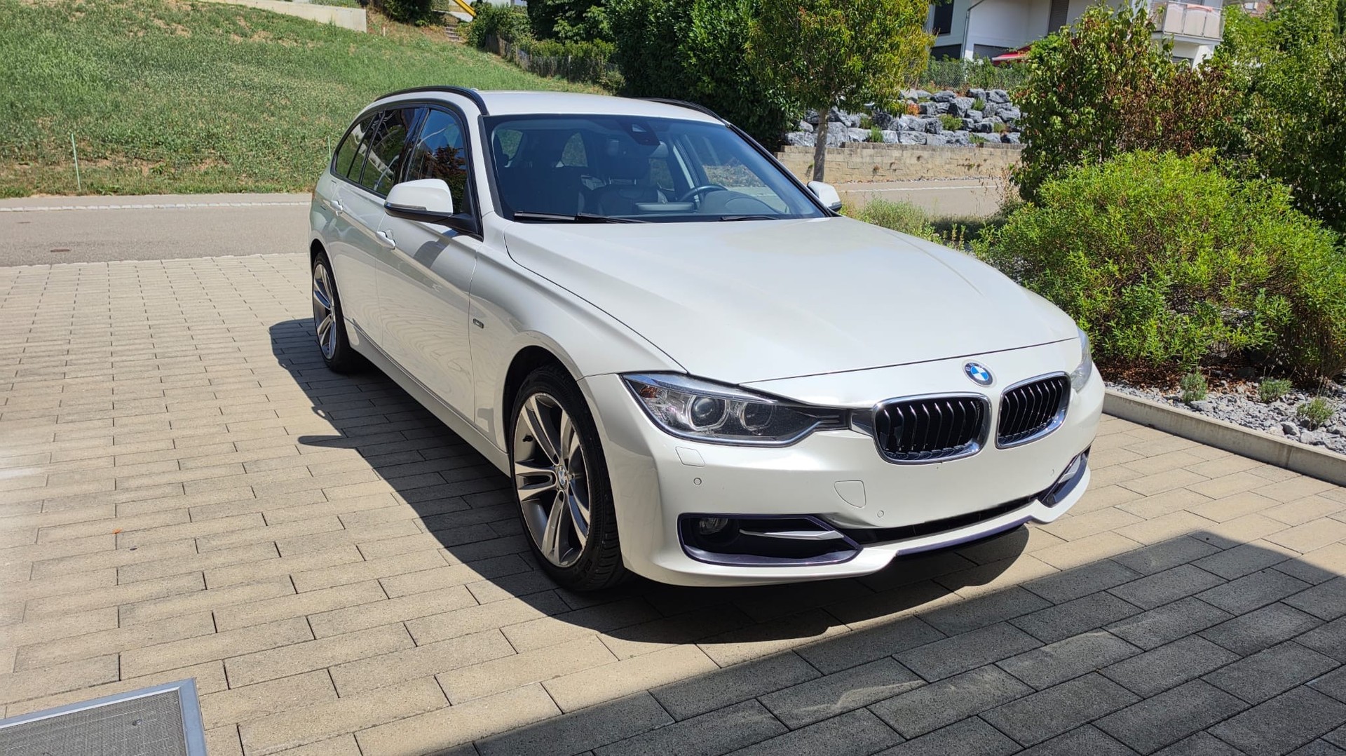 BMW 320d xDrive Touring Sport Line Steptronic mit 184 PS-image-3