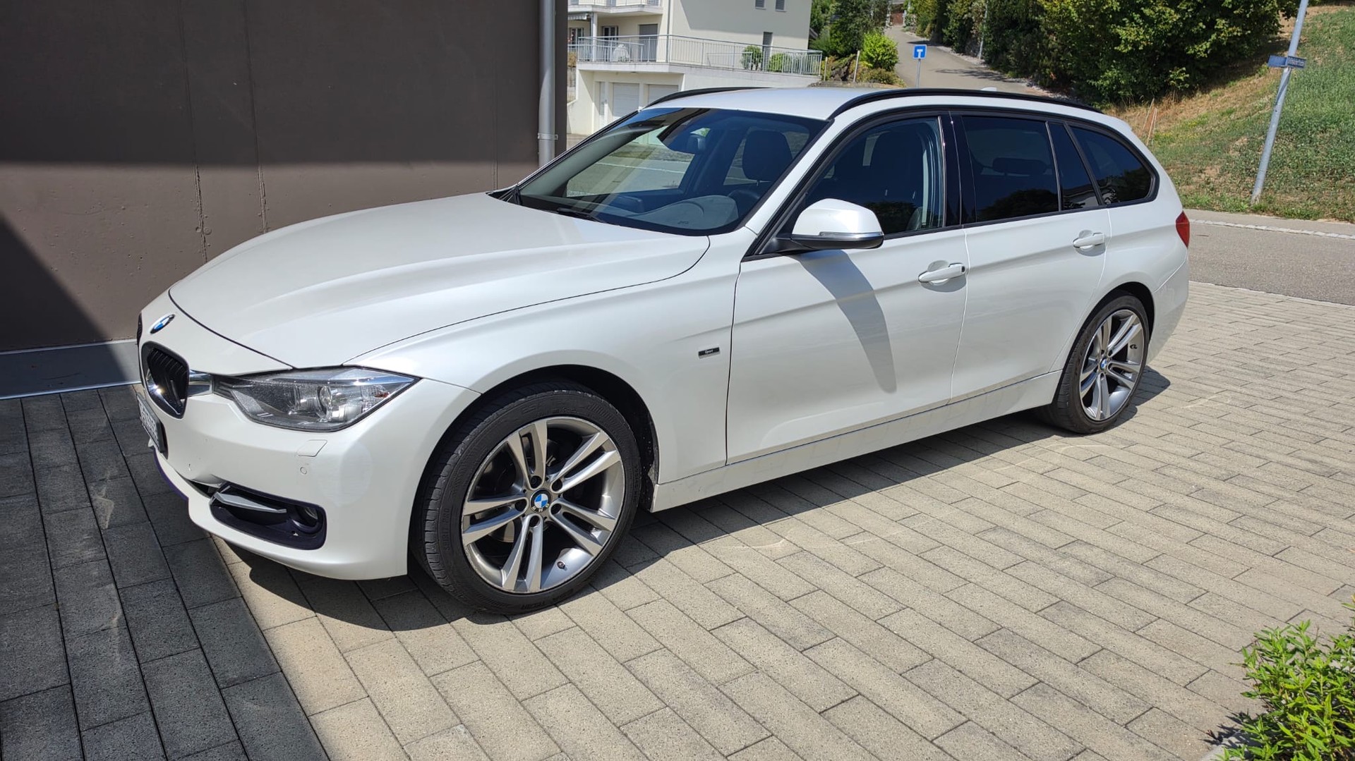BMW 320d xDrive Touring Sport Line Steptronic mit 184 PS-image-1