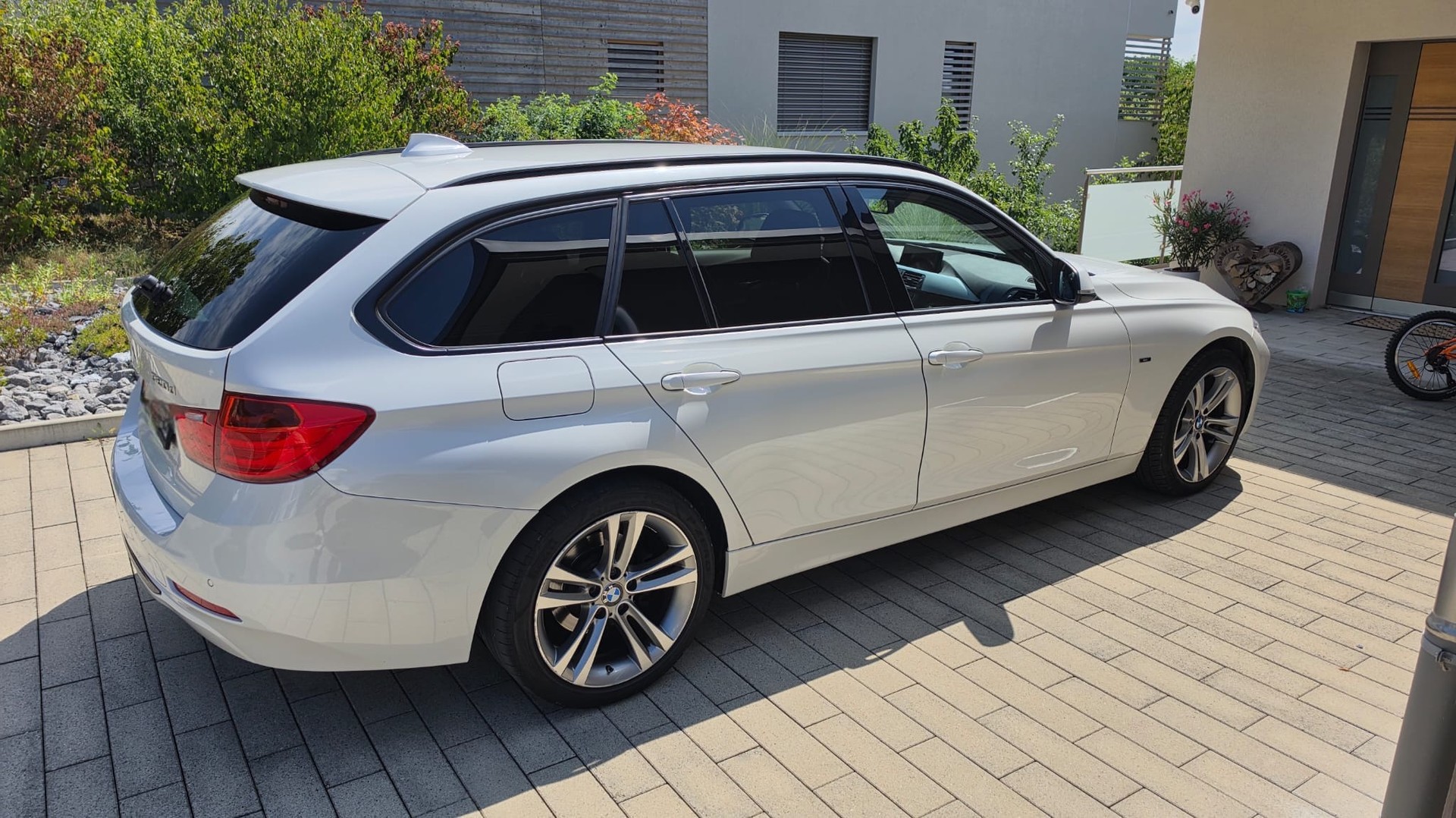BMW 320d xDrive Touring Sport Line Steptronic mit 184 PS-image-2