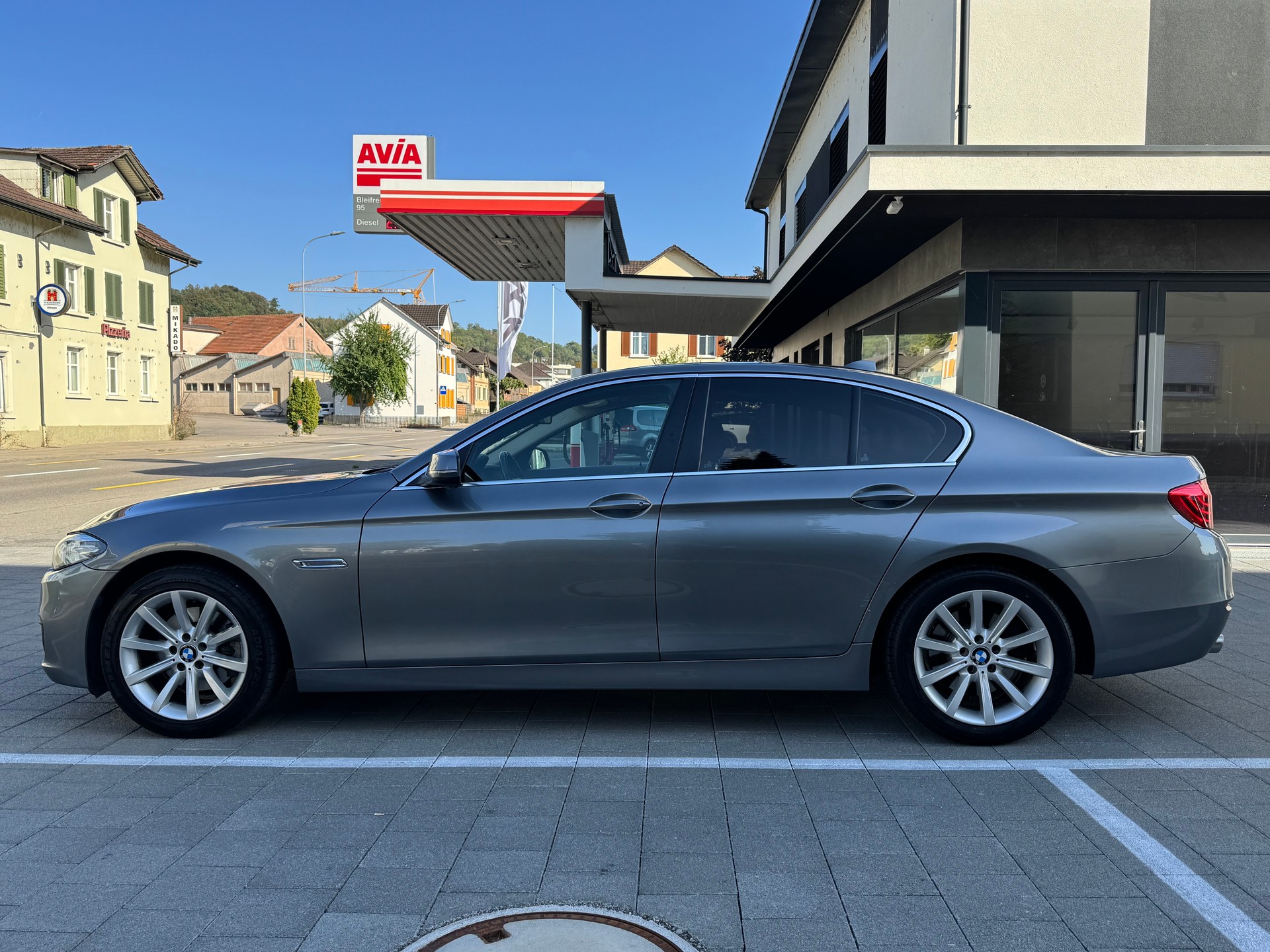 BMW 520d berline-image-1