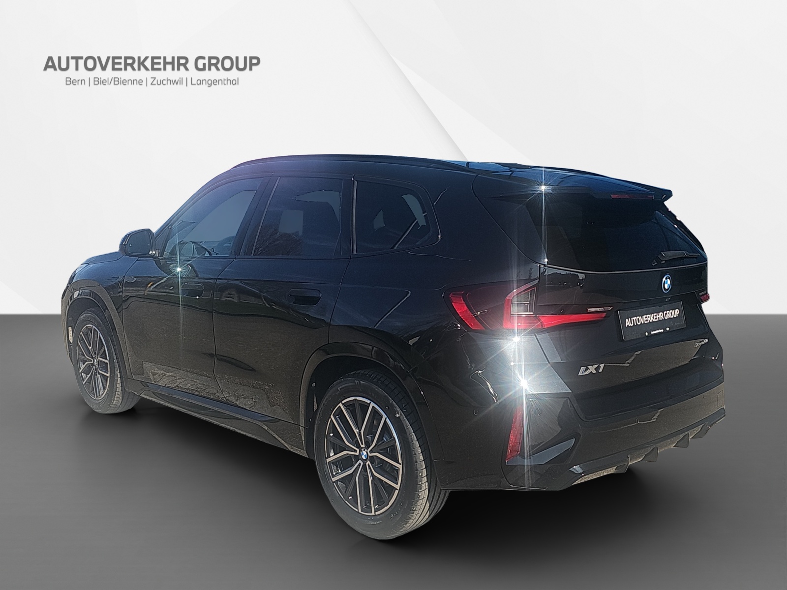 BMW iX1 xDrive 30 M Sport-showroom-element-3