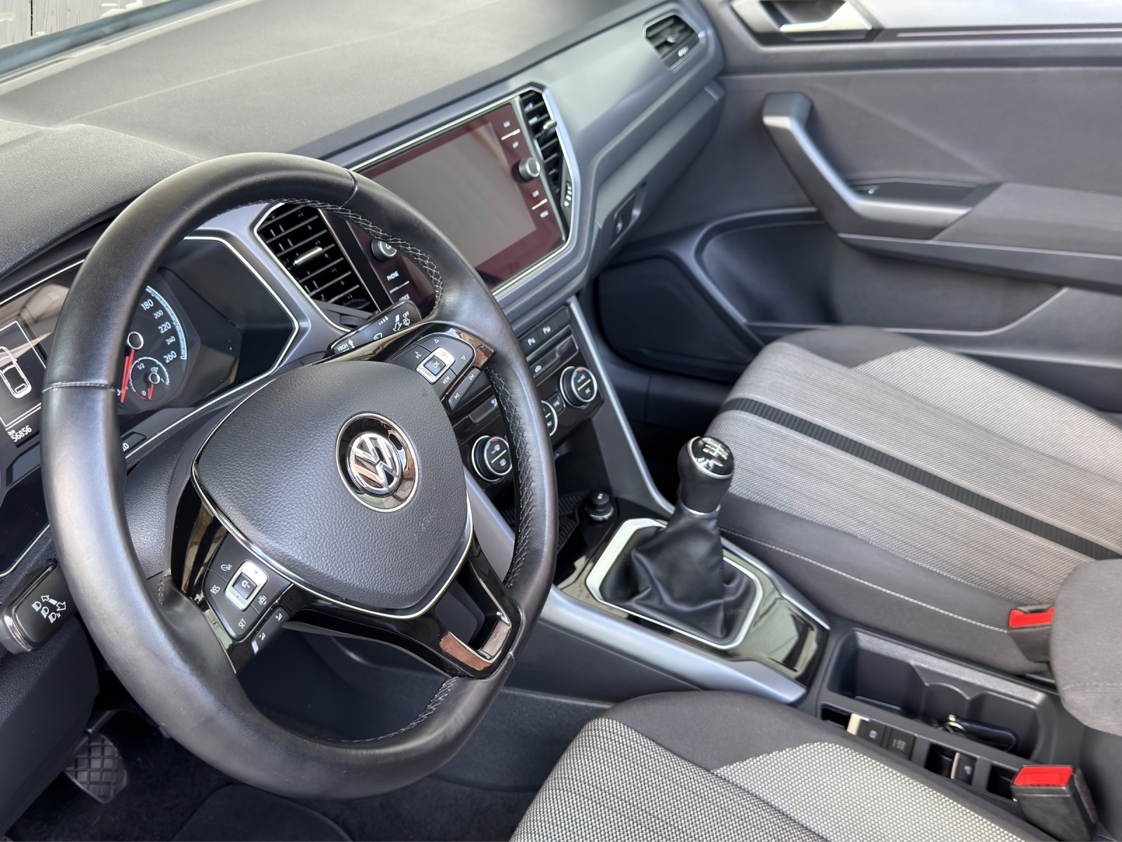 VW T-Roc Cabriolet 1.0 TSI Advance-image-10