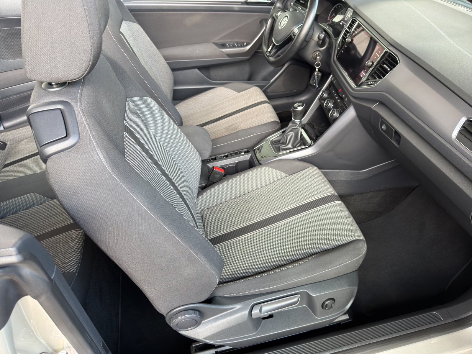 VW T-Roc Cabriolet 1.0 TSI Advance-image-11