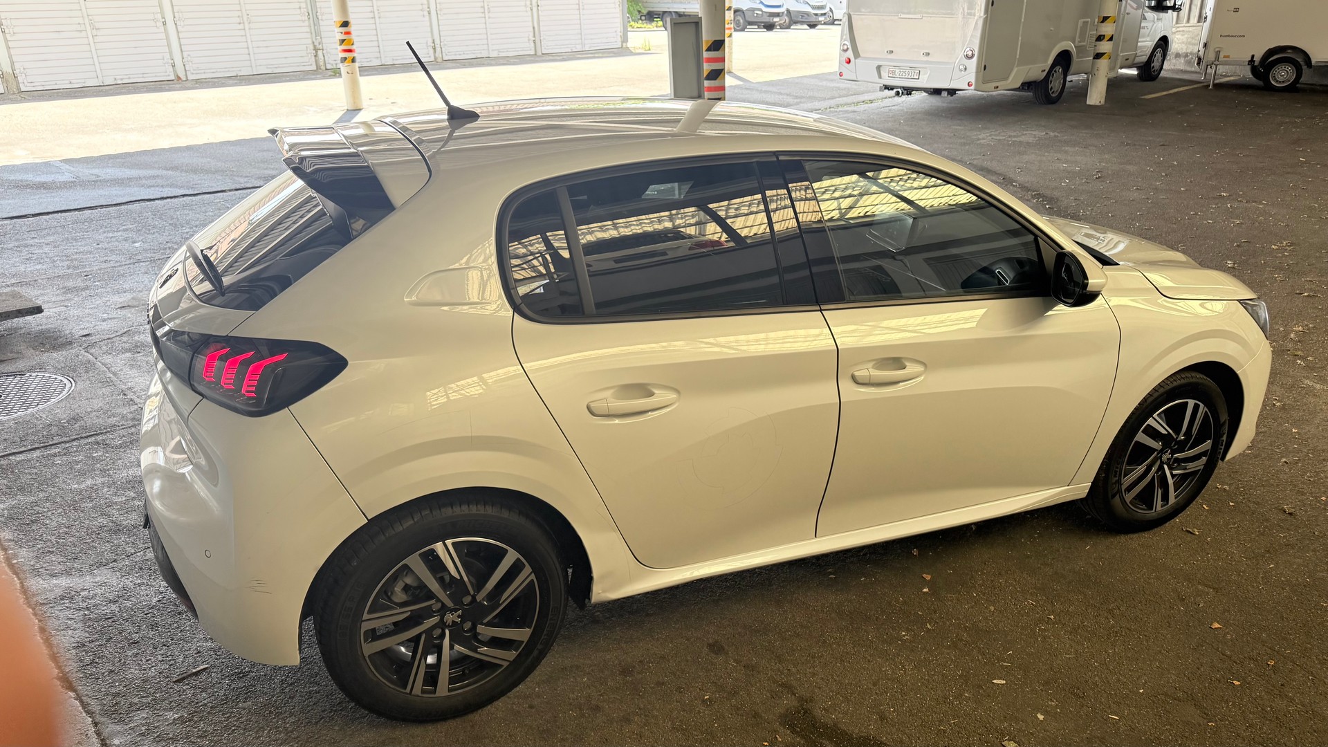 PEUGEOT 208 1.2 PureTech GT EAT8-image-6
