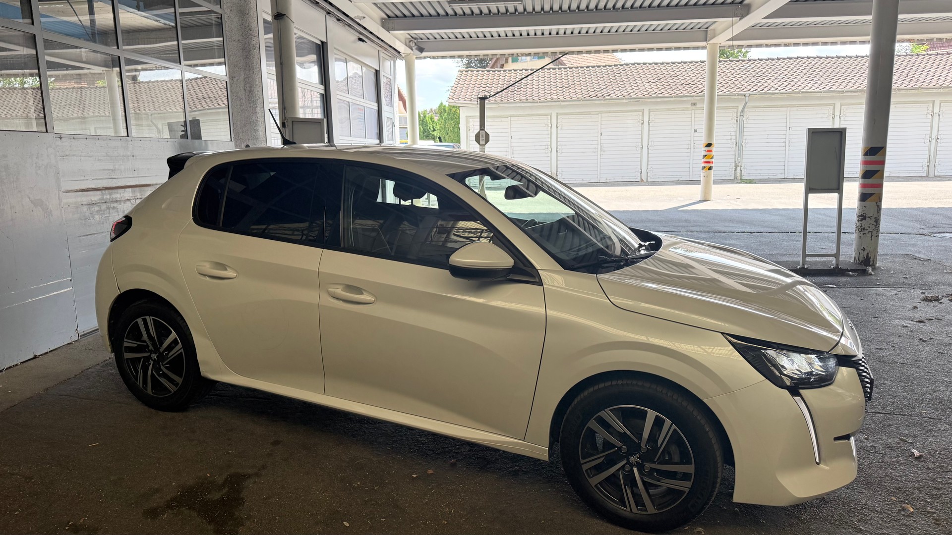 PEUGEOT 208 1.2 PureTech GT EAT8-image-5