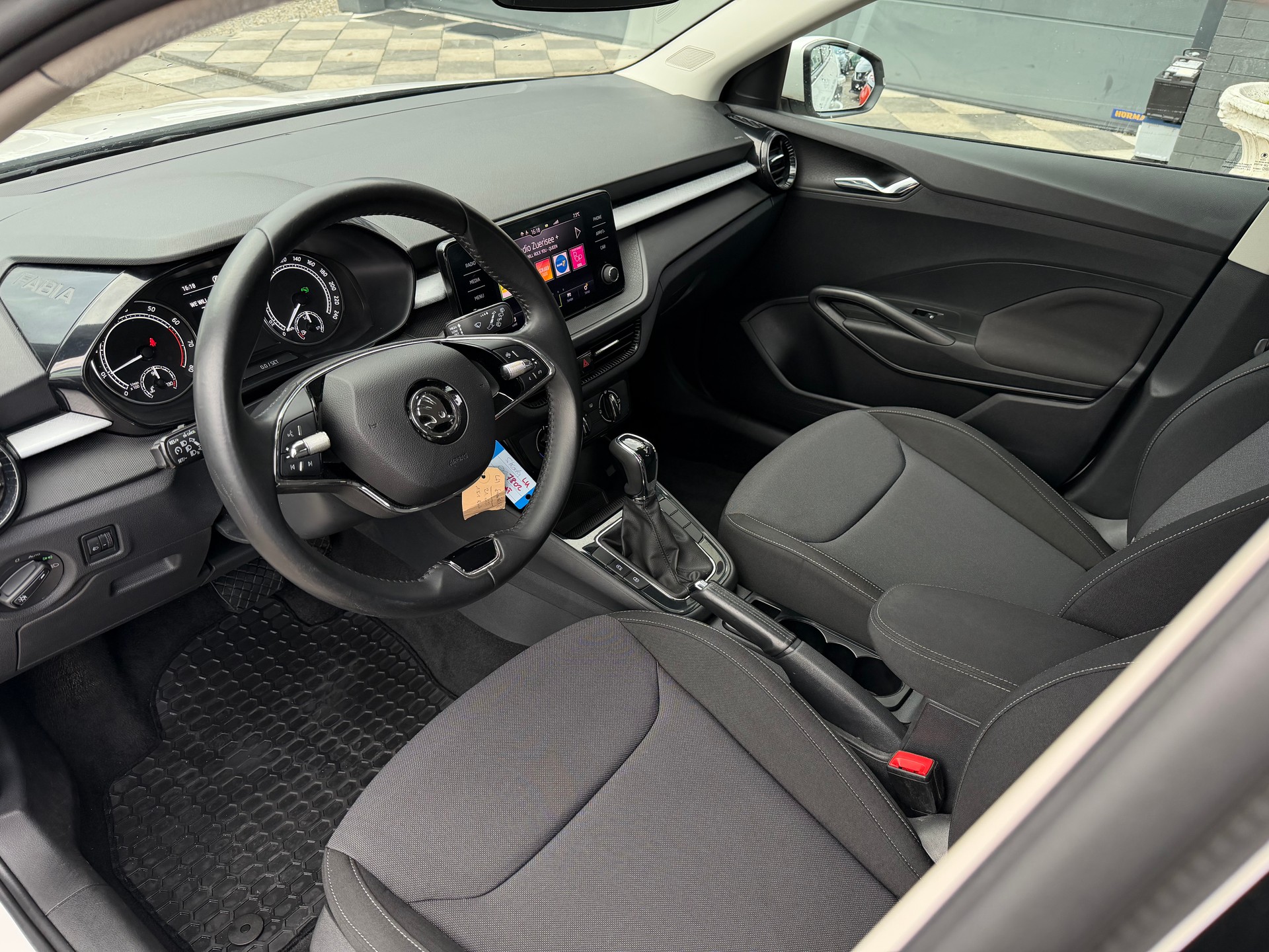 SKODA Fabia 1.0 TSI Style DSG-image-12