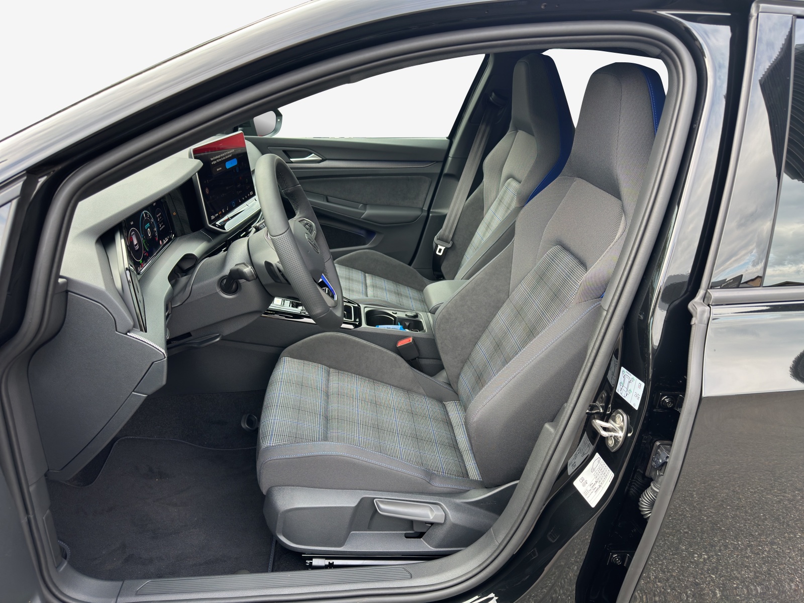 VW Golf 1.5 TSI PHEV GTE-image-7