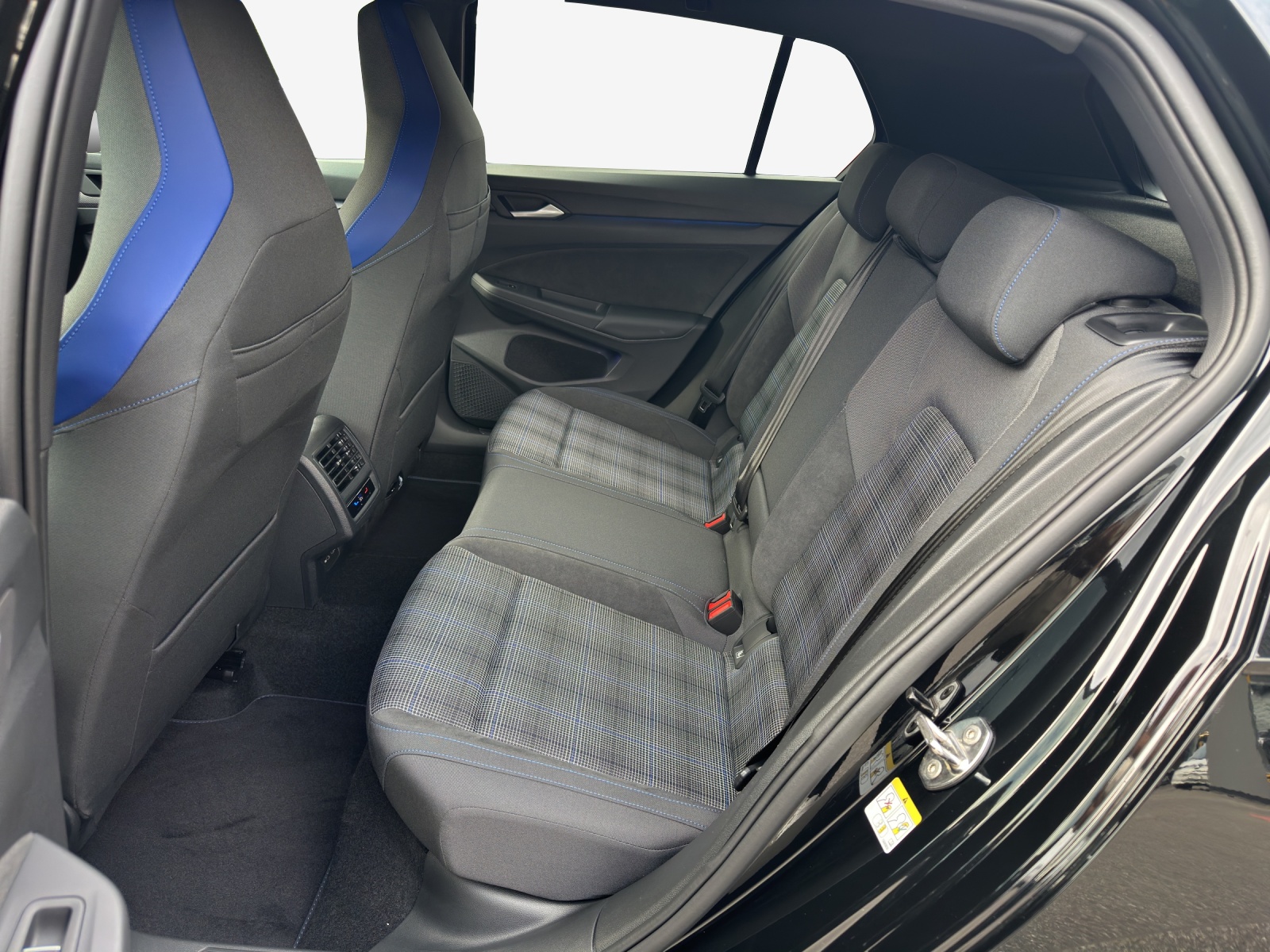 VW Golf 1.5 TSI PHEV GTE-image-11