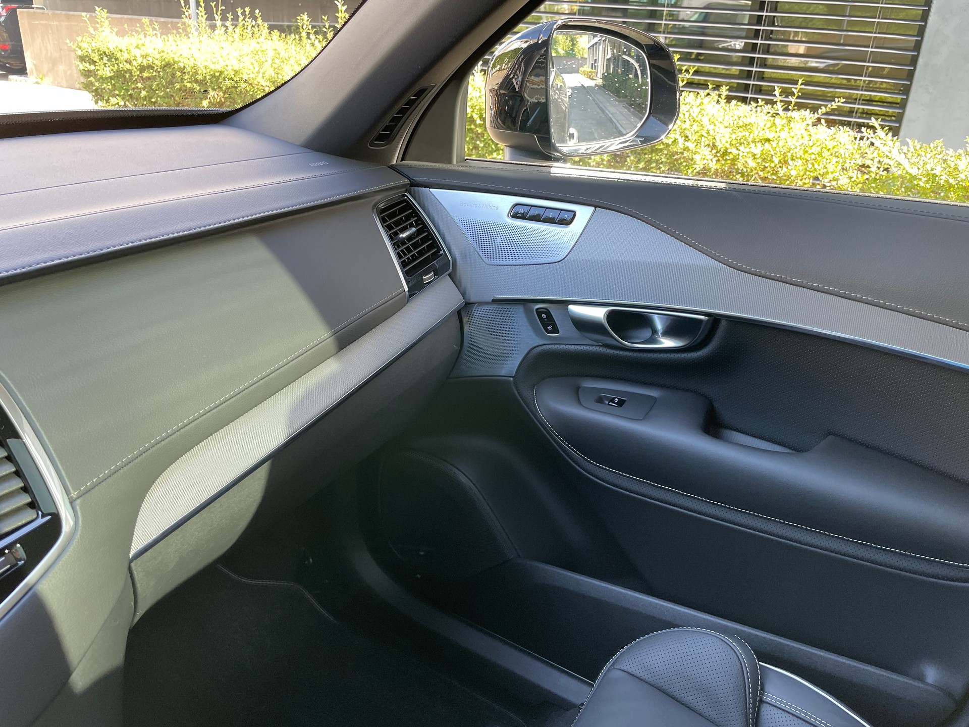 VOLVO XC90 B5 Diesel Mild Hybrid AWD Ultimate Dark 7-Sitzer Geartronic-image-22