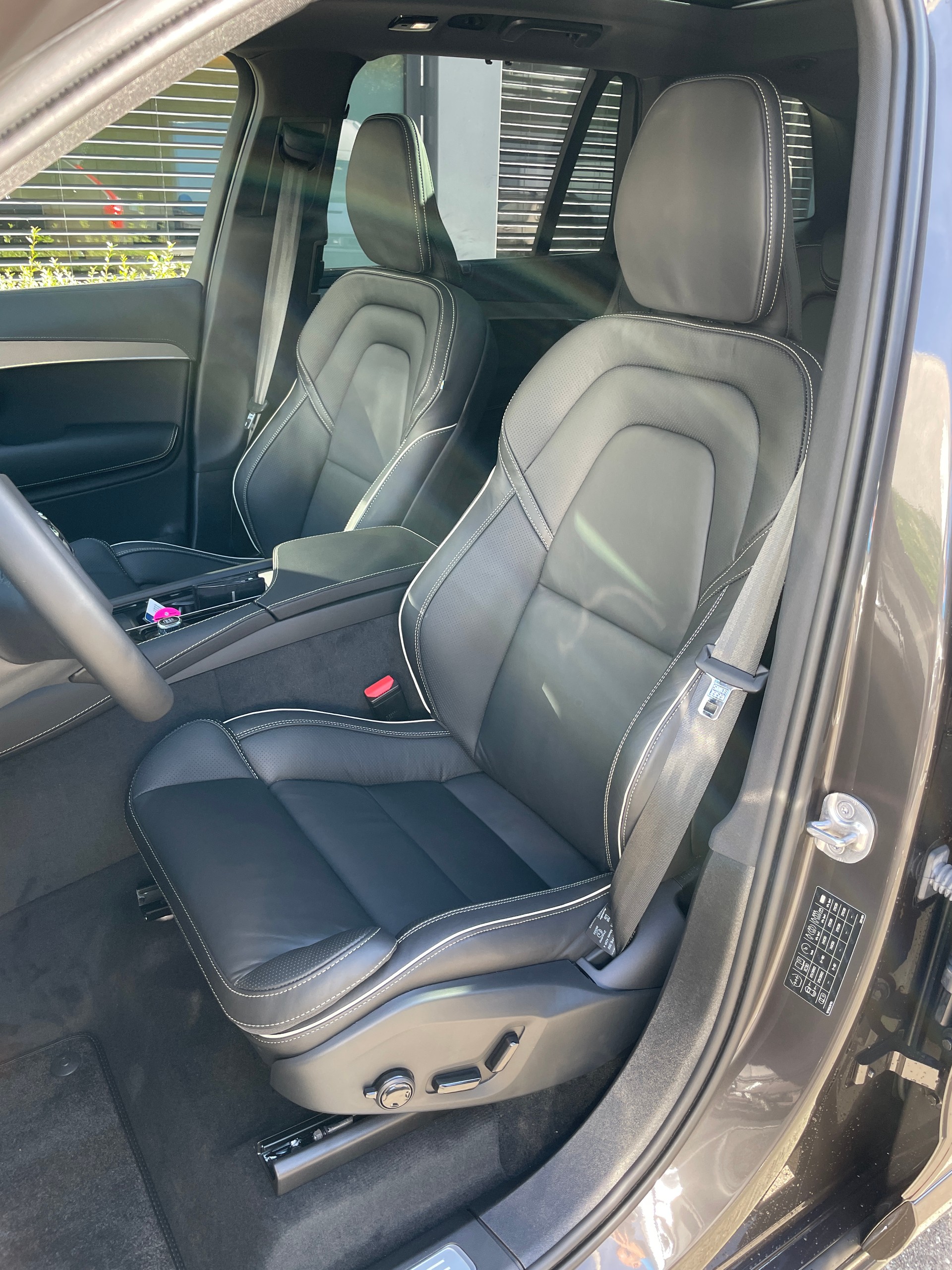 VOLVO XC90 B5 Diesel Mild Hybrid AWD Ultimate Dark 7-Sitzer Geartronic-image-11