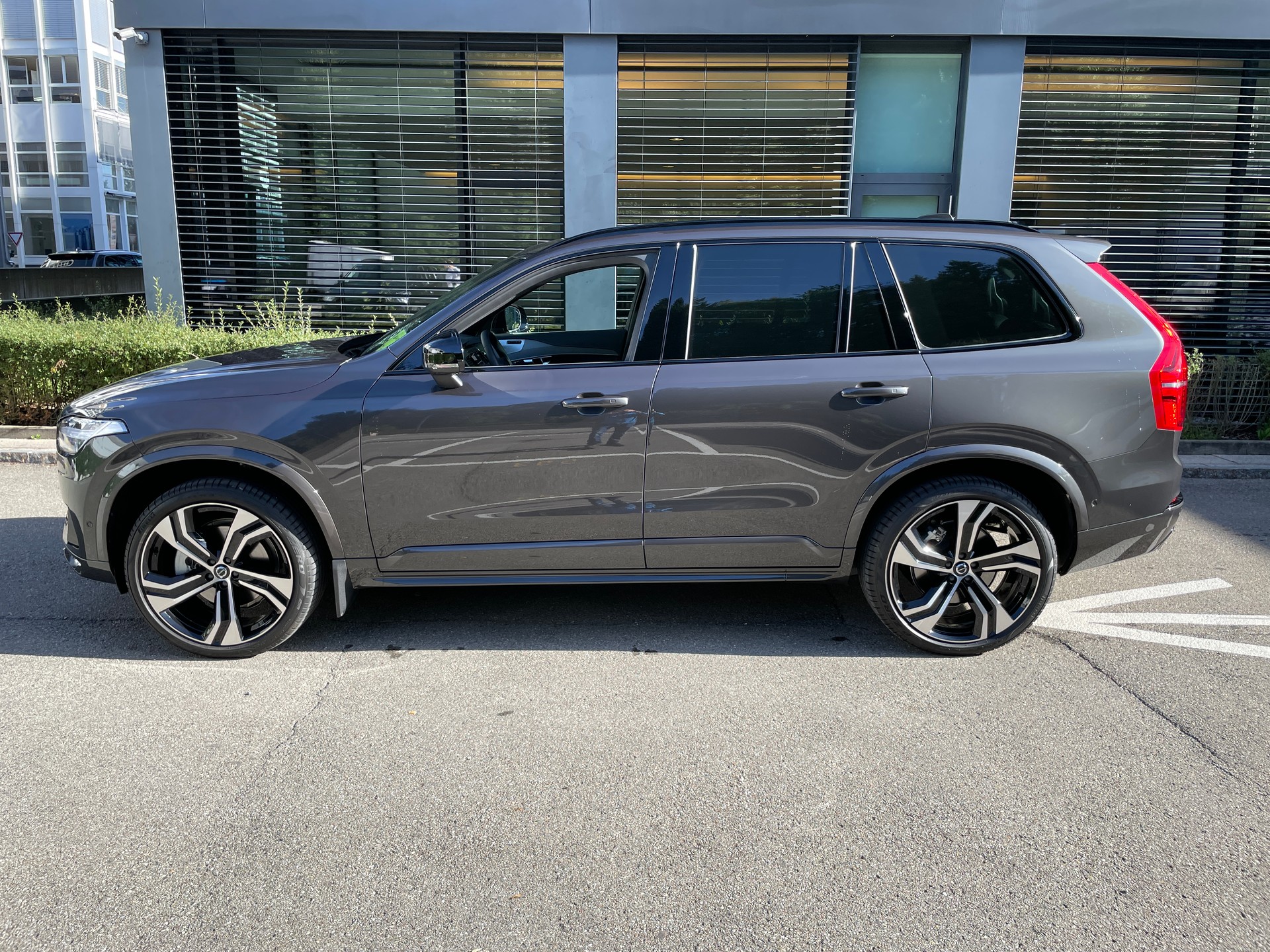 VOLVO XC90 B5 Diesel Mild Hybrid AWD Ultimate Dark 7-Sitzer Geartronic-image-7