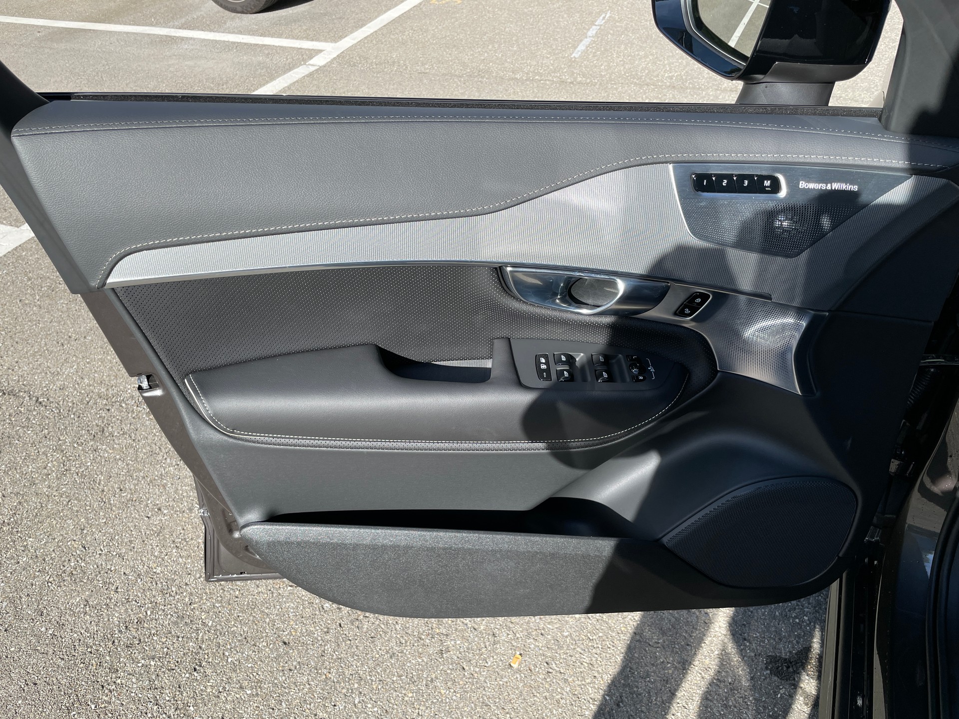 VOLVO XC90 B5 Diesel Mild Hybrid AWD Ultimate Dark 7-Sitzer Geartronic-image-9
