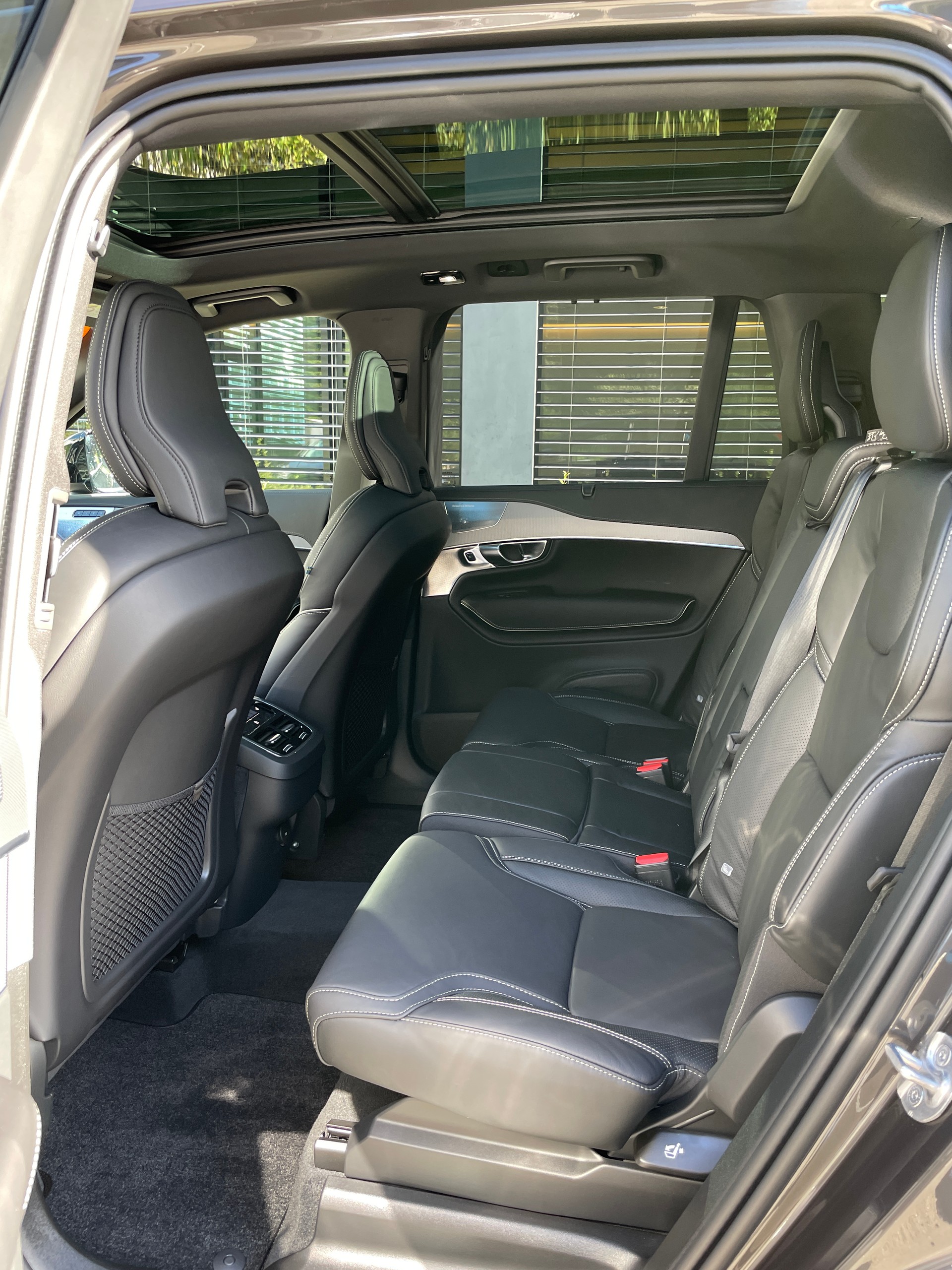 VOLVO XC90 B5 Diesel Mild Hybrid AWD Ultimate Dark 7-Sitzer Geartronic-image-13
