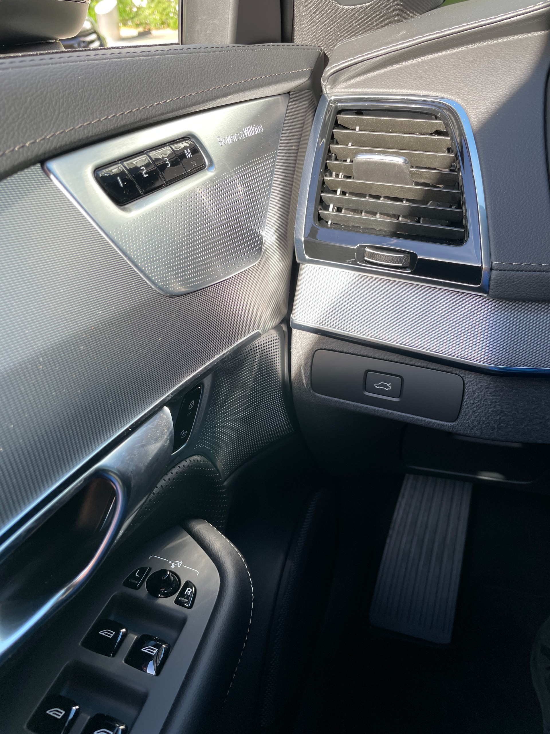 VOLVO XC90 B5 Diesel Mild Hybrid AWD Ultimate Dark 7-Sitzer Geartronic-image-21