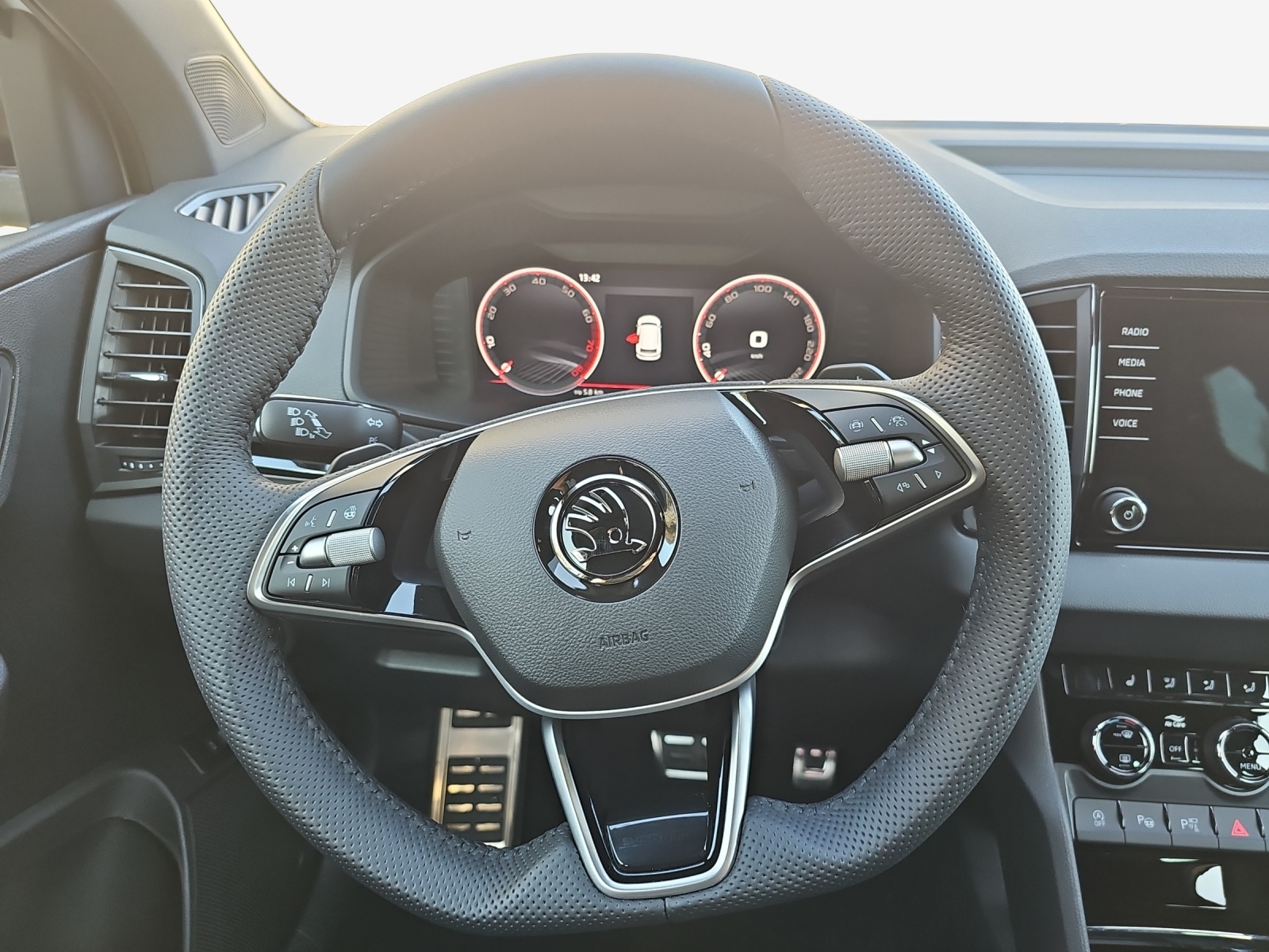 SKODA Karoq 2.0 TSI SportLine 4x4 DSG-image-8