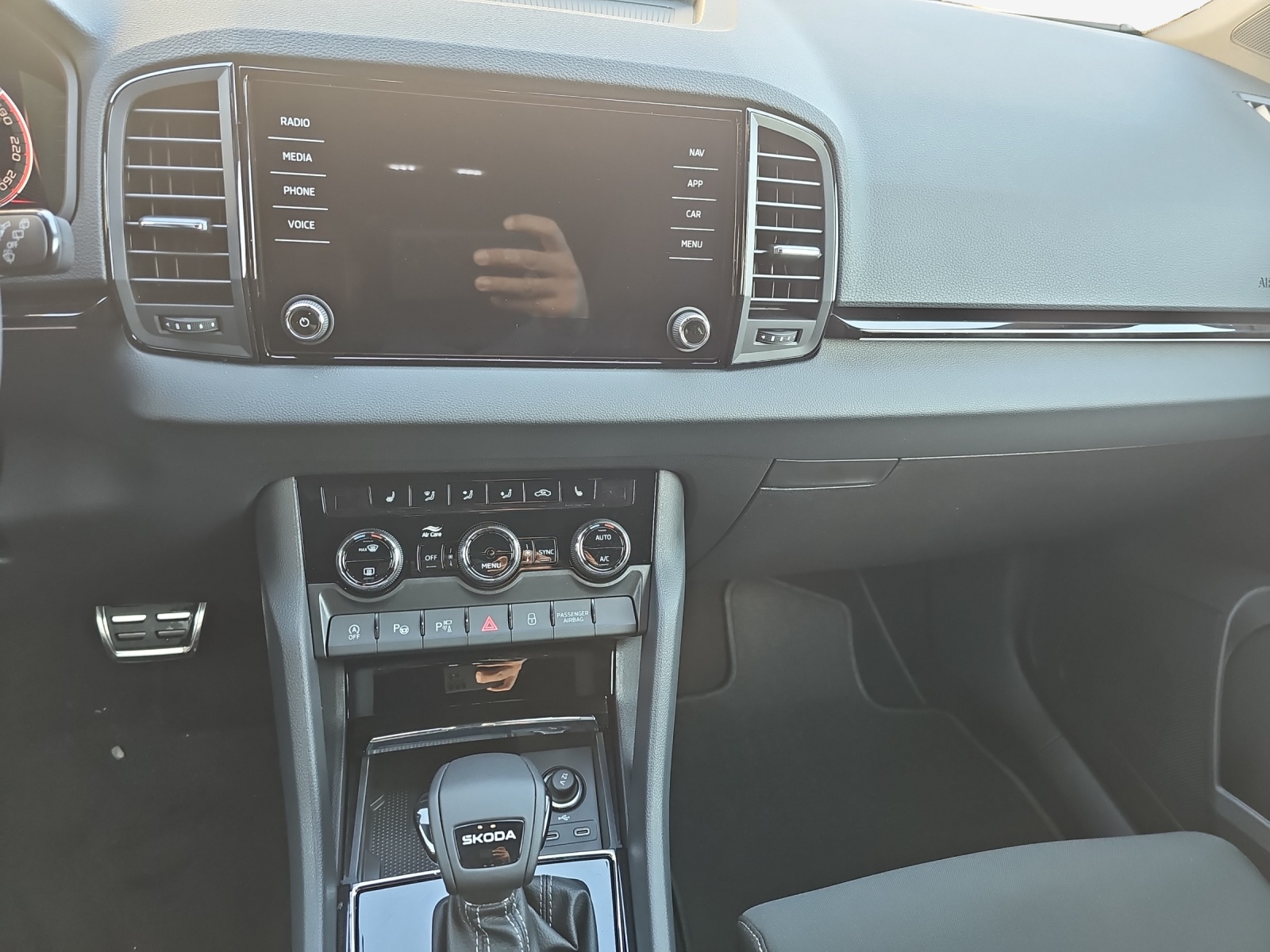 SKODA Karoq 2.0 TSI SportLine 4x4 DSG-image-10