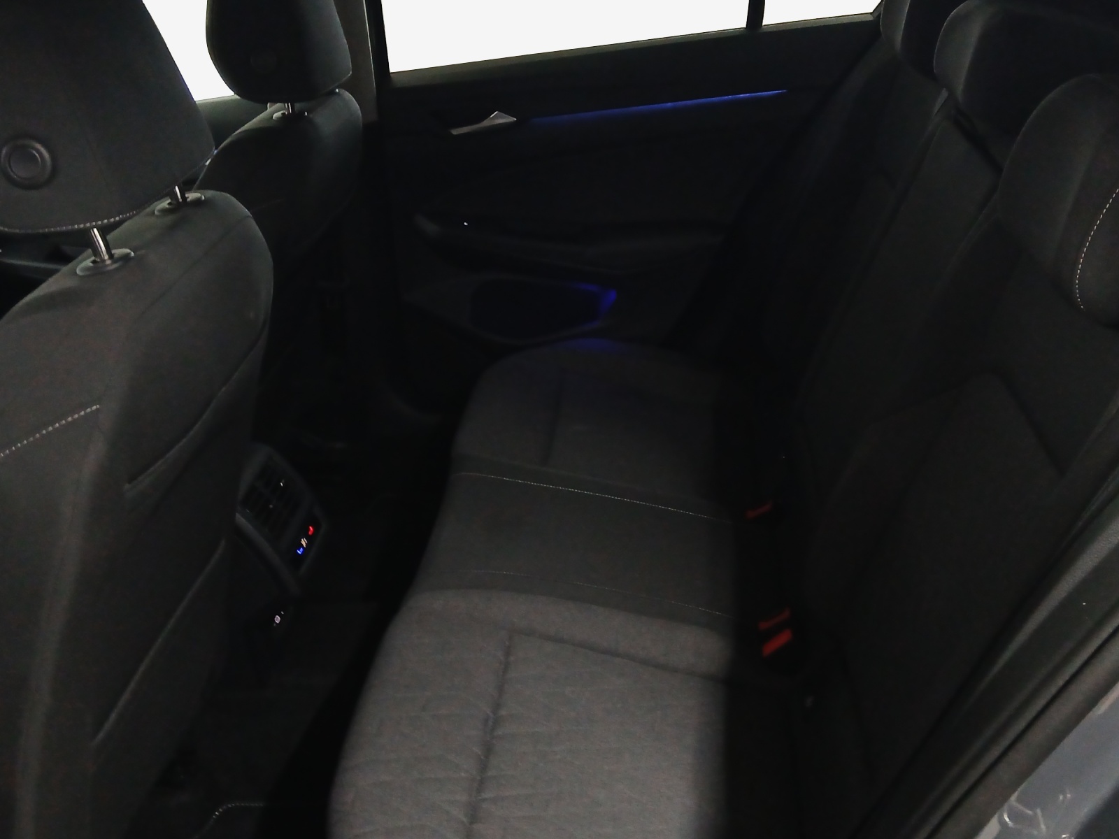 VW Golf 1.5 e TSI mHEV Life DSG-image-11