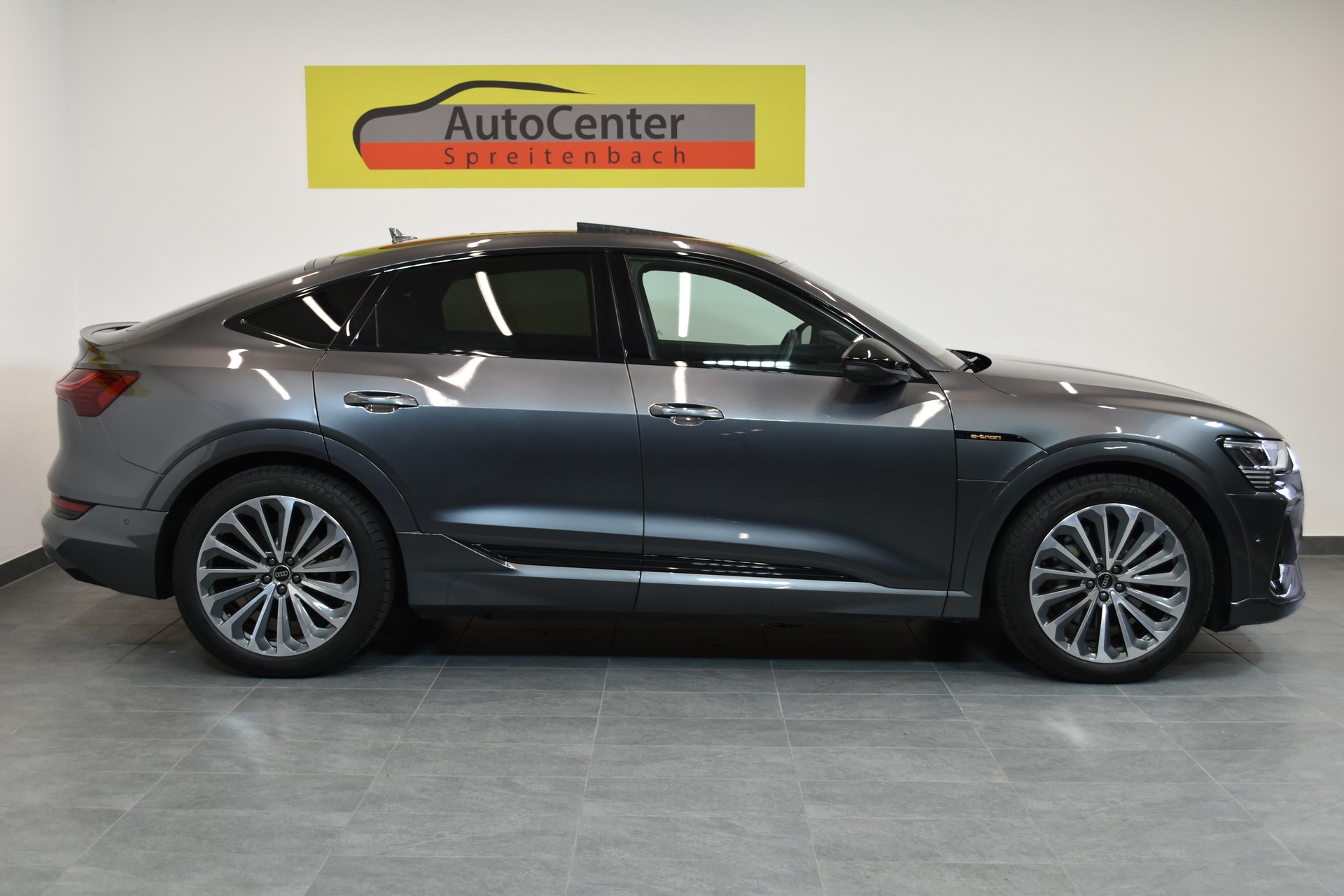 AUDI e-tron 55 Sportback S Line Black Edition quattro-image-12