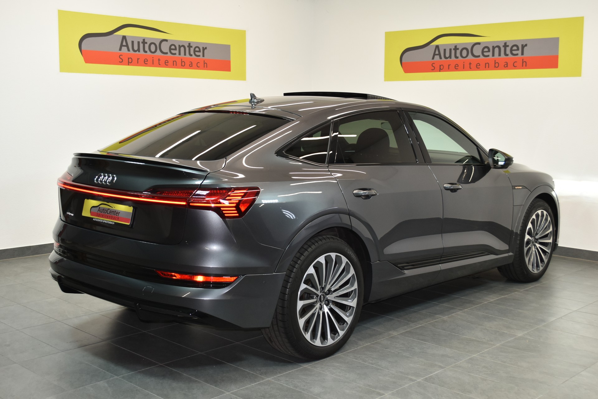 AUDI e-tron 55 Sportback S Line Black Edition quattro-image-13