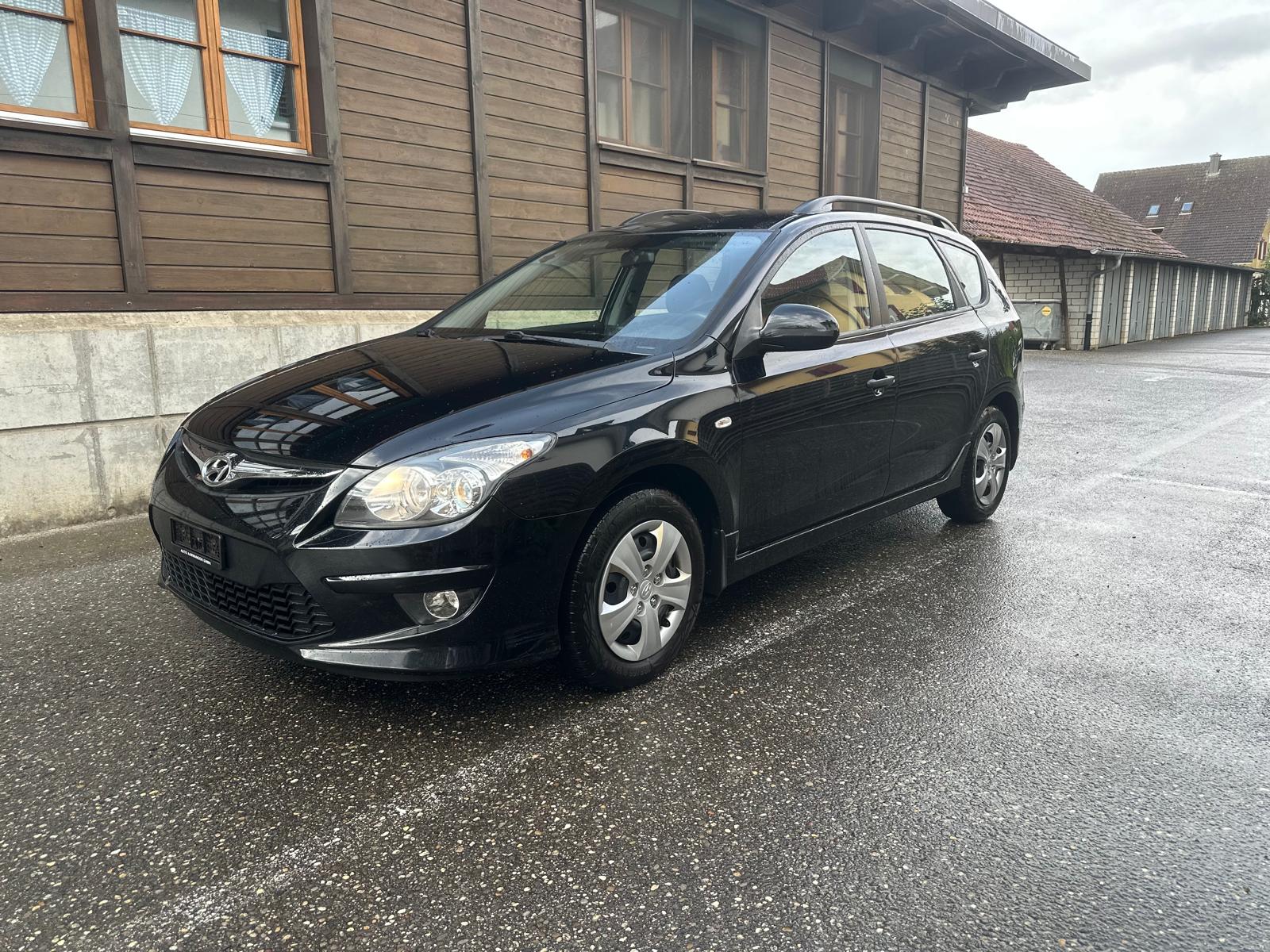 HYUNDAI i30 Wagon 1.4 Comfort-image-1