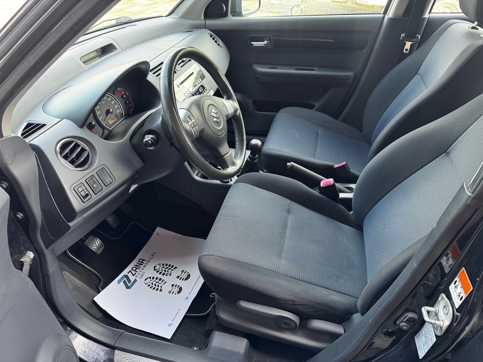 SUZUKI Swift 1.3i 16V GL Top 4x4-image-5