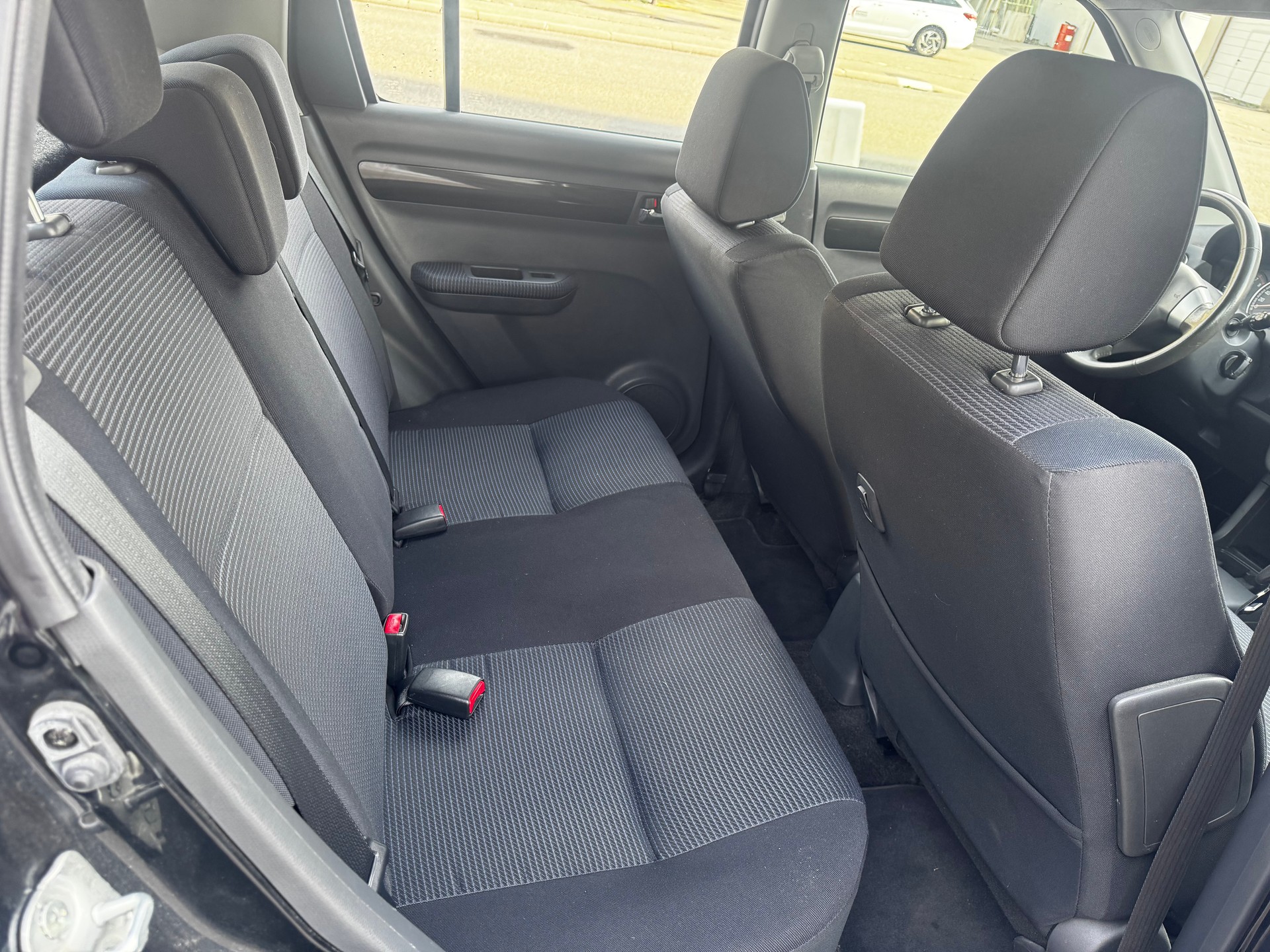 SUZUKI Swift 1.3i 16V GL Top 4x4-image-9