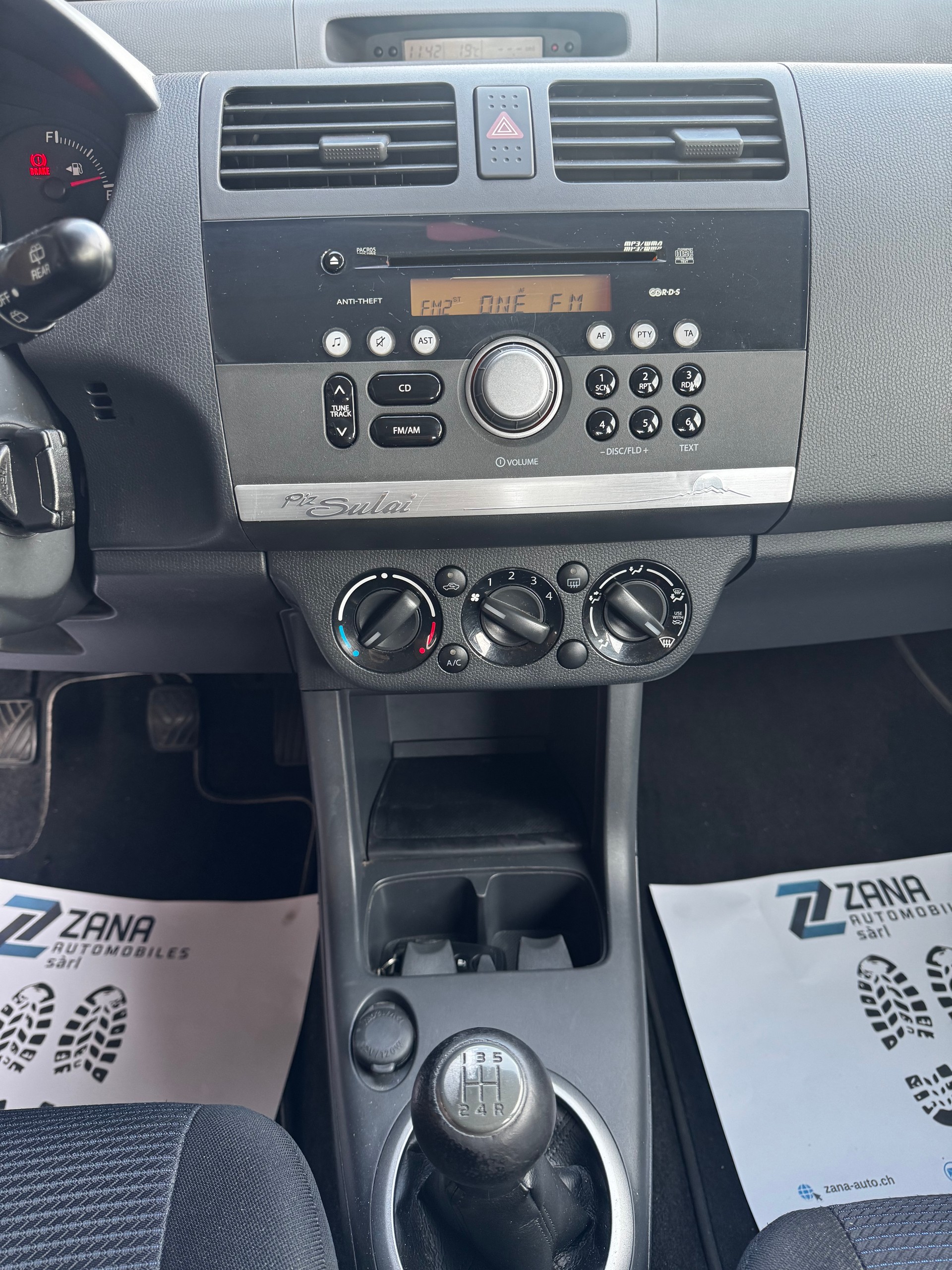SUZUKI Swift 1.3i 16V GL Top 4x4-image-6