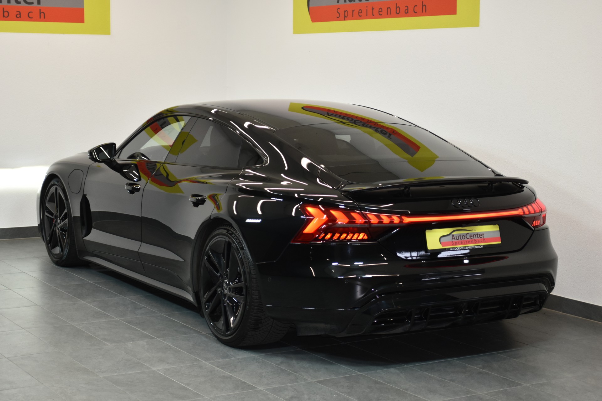 AUDI RS e-tron GT quattro-image-12
