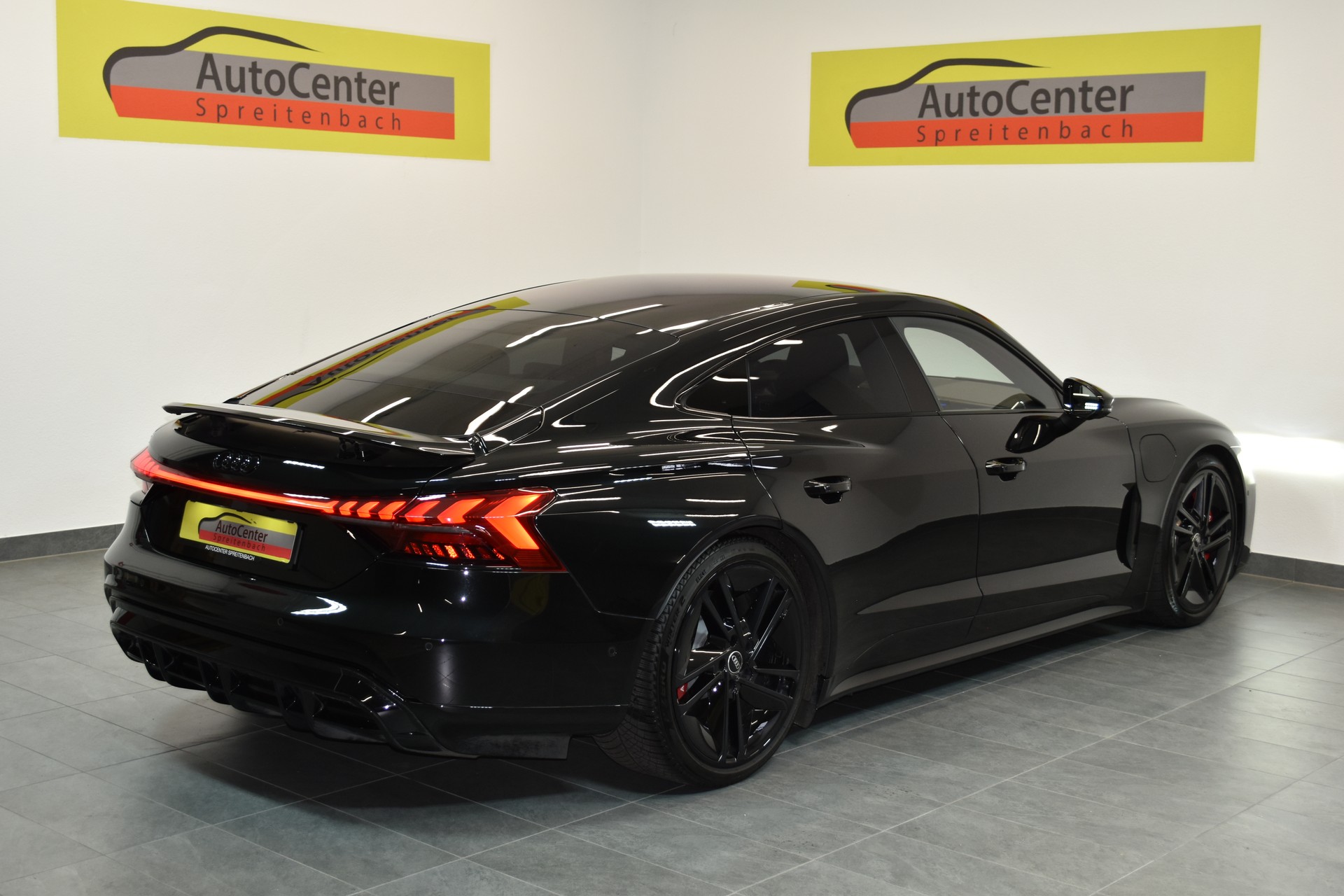 AUDI RS e-tron GT quattro-image-14