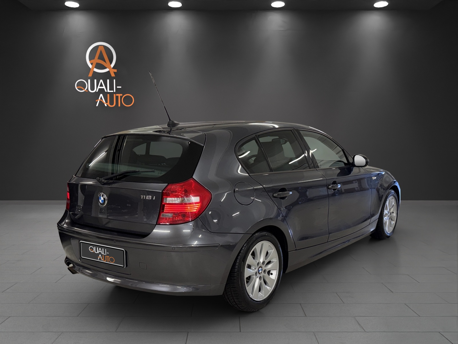 BMW 118i-image-5
