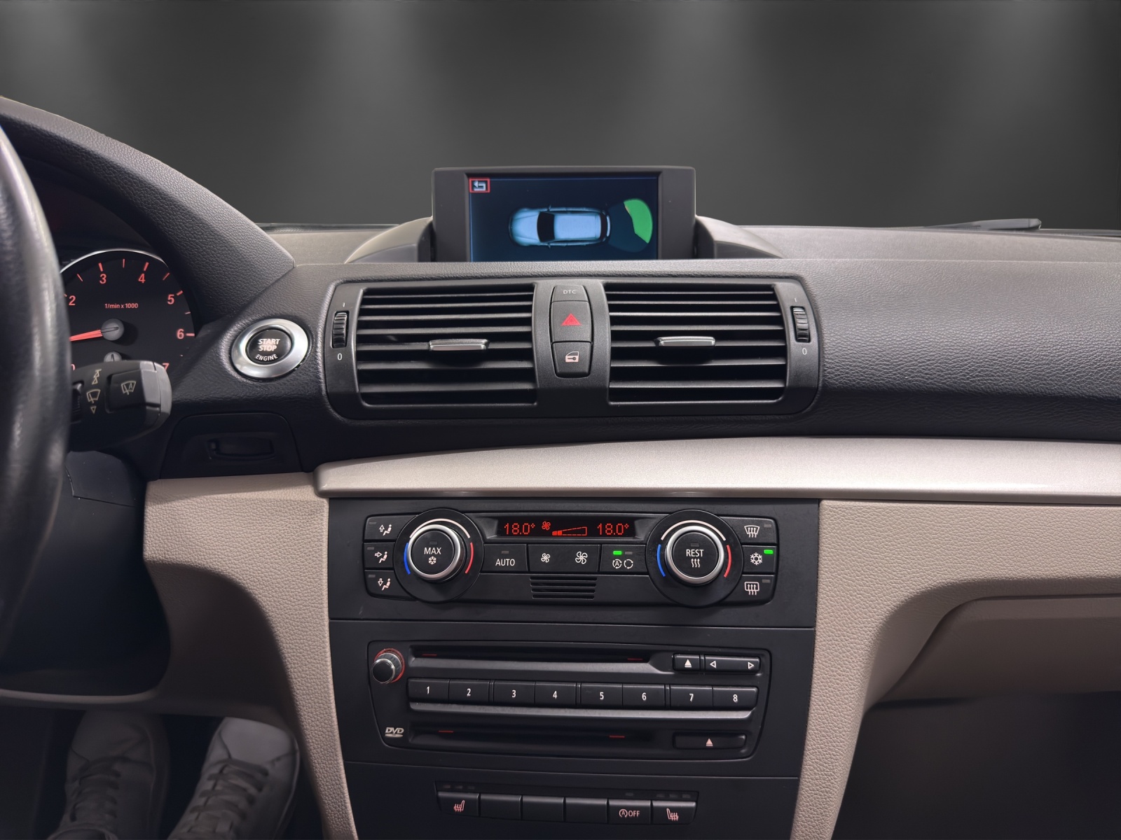 BMW 118i-image-11