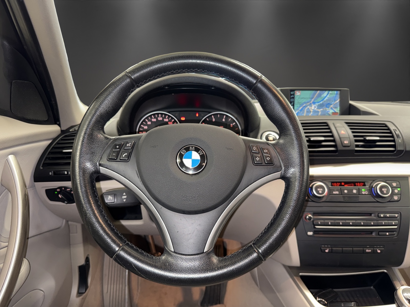 BMW 118i-image-12