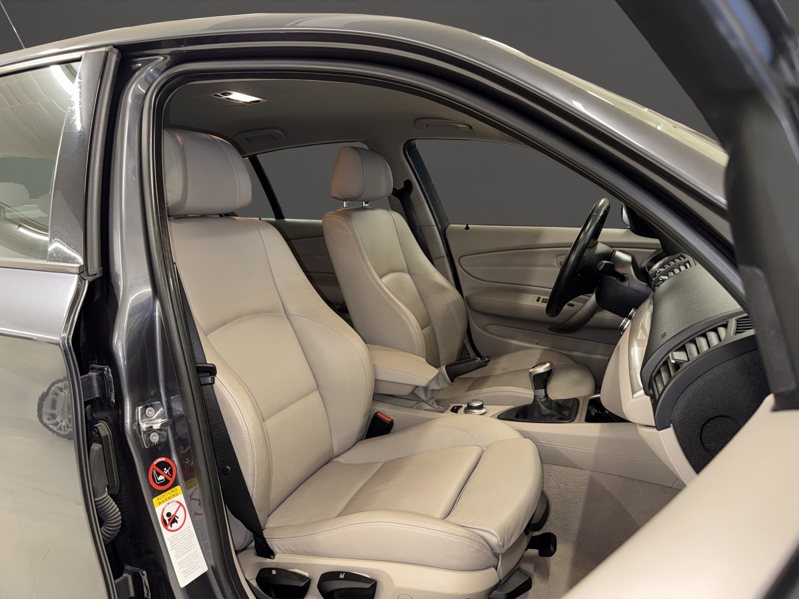 BMW 118i-image-7
