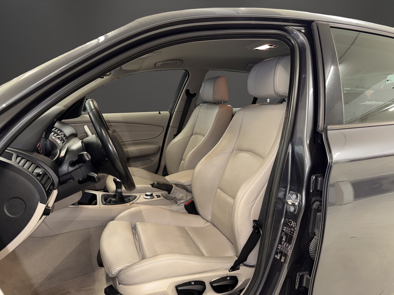 BMW 118i-image-6