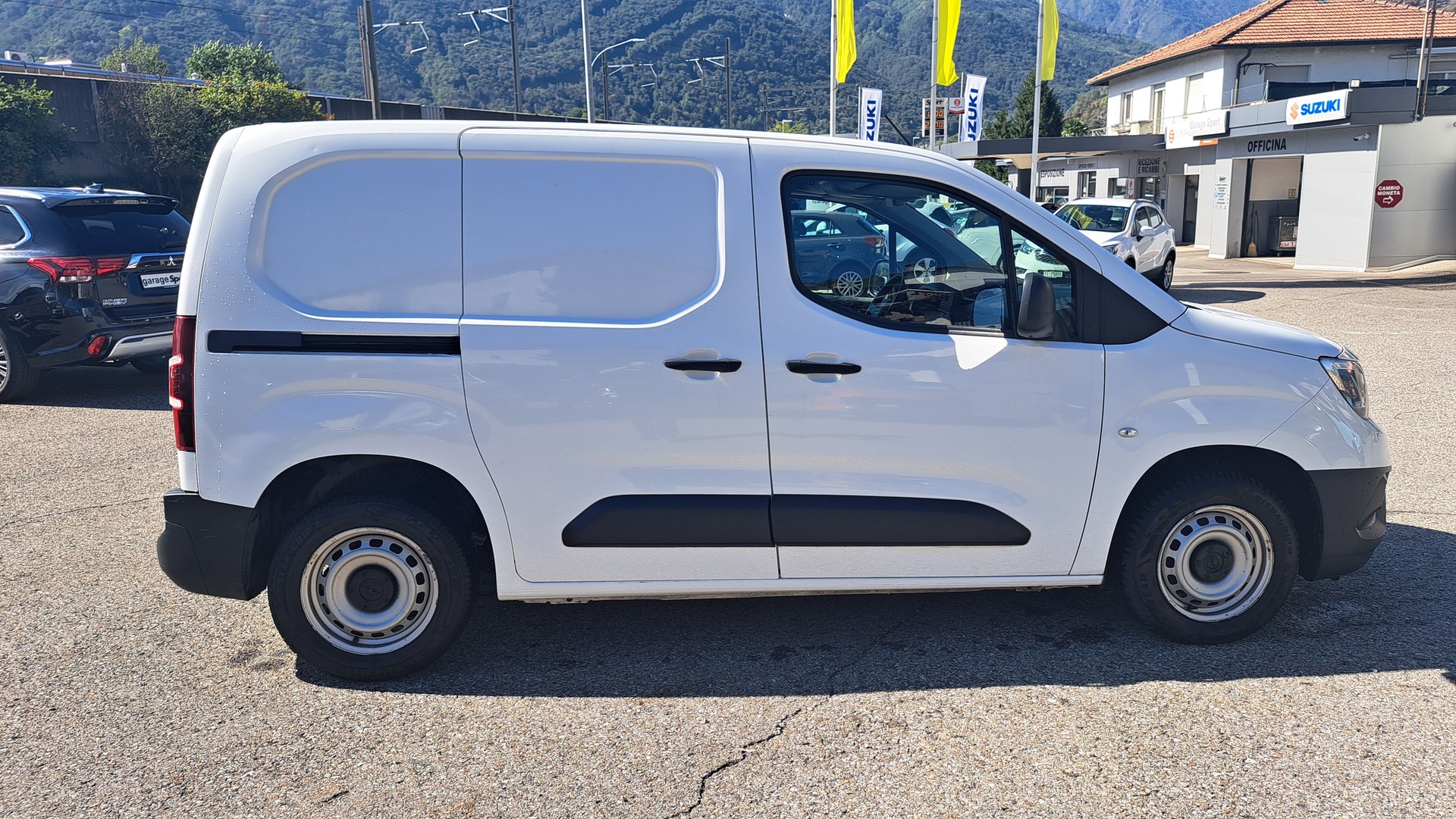 OPEL Combo 1.2 Cargo Essentia start/stop-image-9
