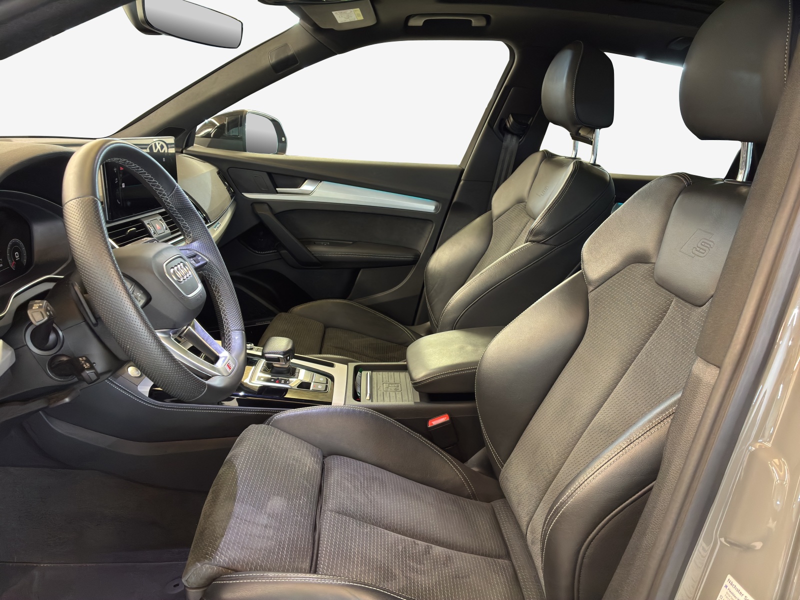 AUDI Q5 Sportback 40 TDI Blackedition quattro S-tronic-image-7