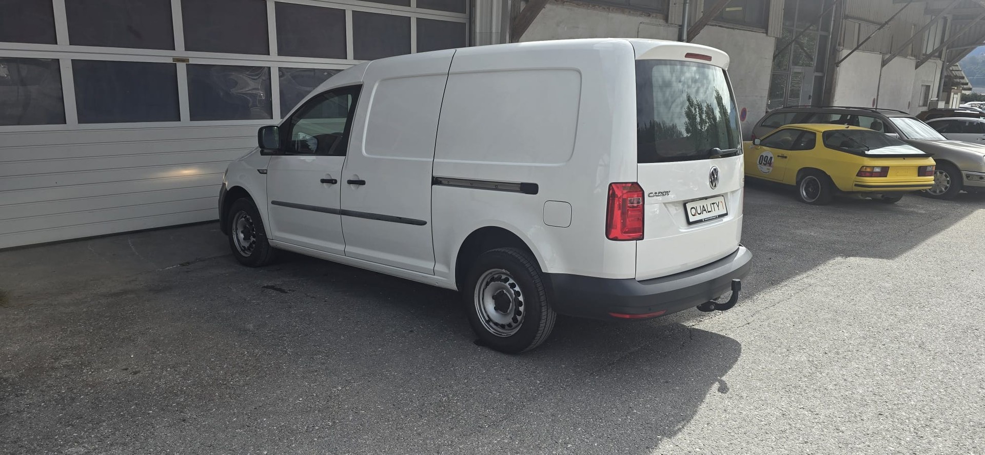 VW Caddy Maxi 2.0TDI BlueMotion Technology-image-5