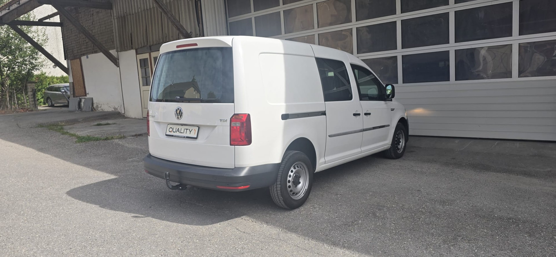 VW Caddy Maxi 2.0TDI BlueMotion Technology-image-3
