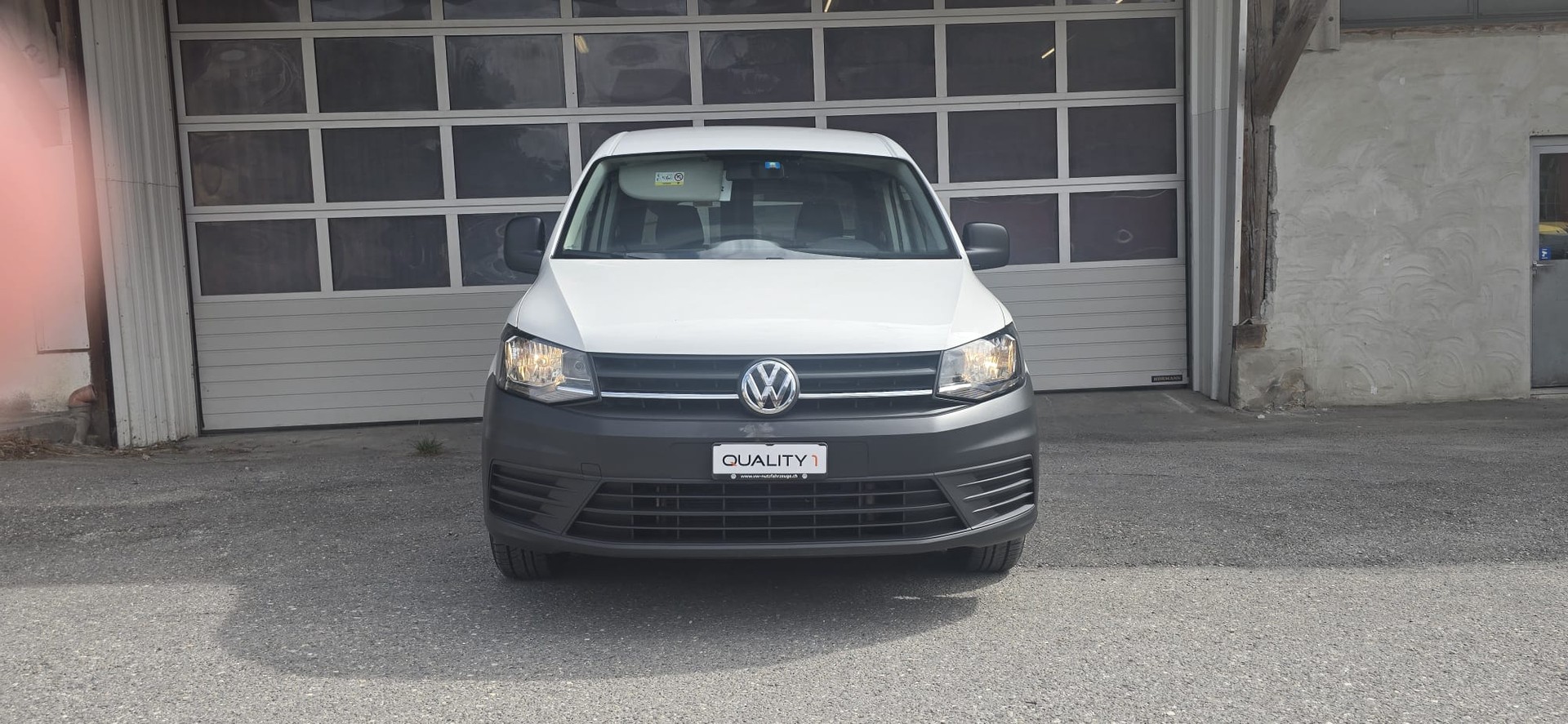 VW Caddy Maxi 2.0TDI BlueMotion Technology-image-1
