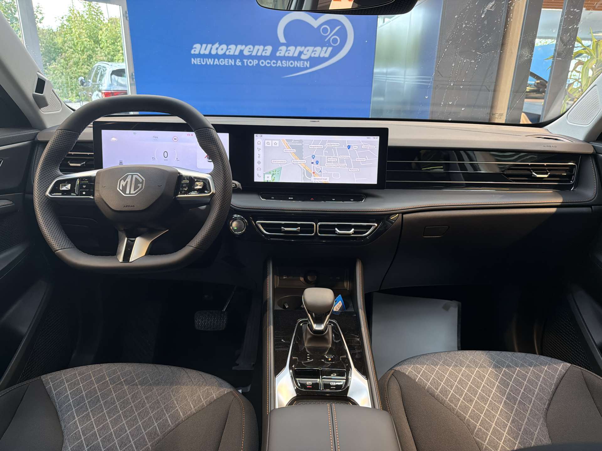 MG HS 1.5 T PHEV Comfort 272PS Automat-image-14