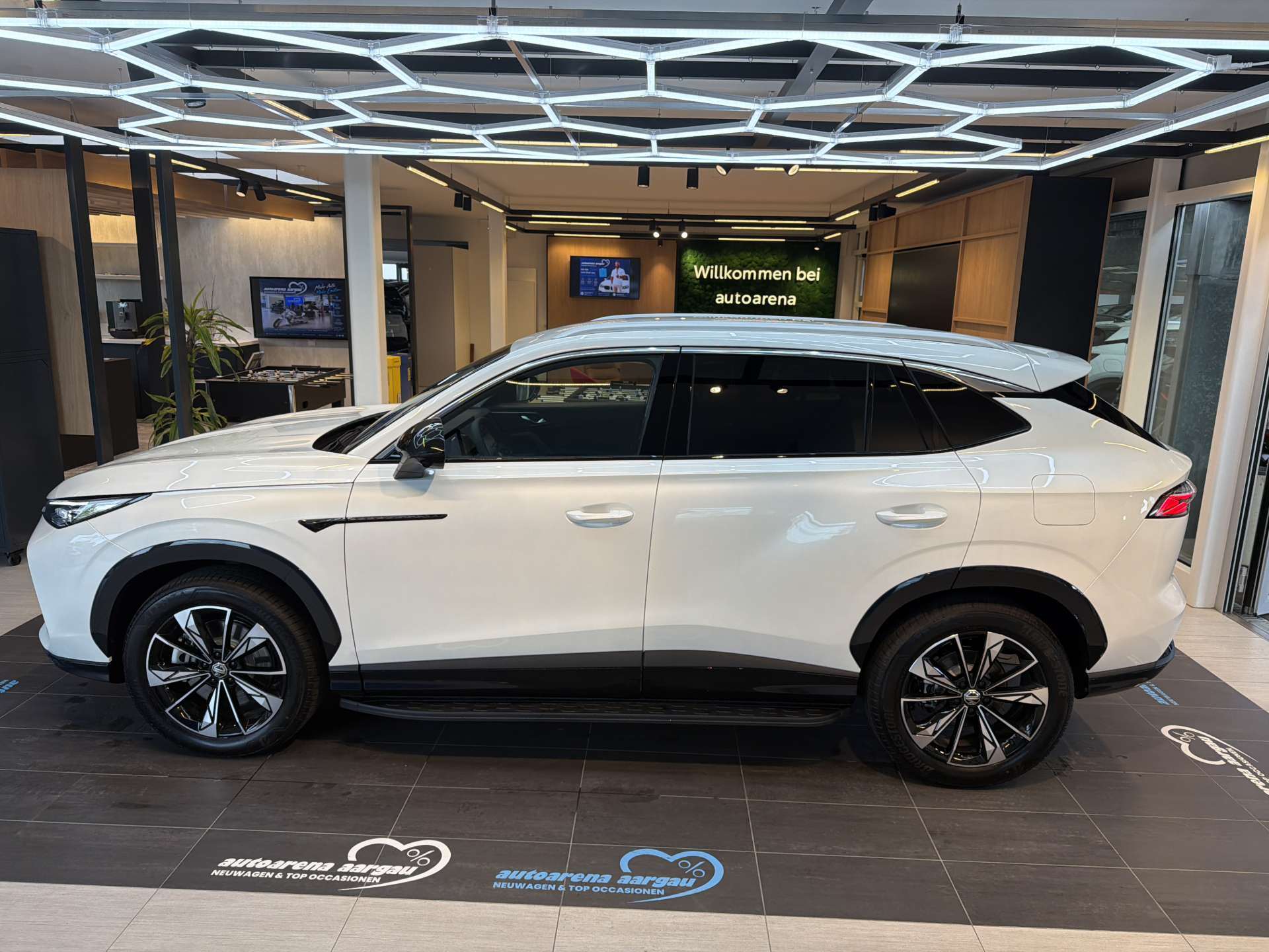 MG HS 1.5 T PHEV Comfort 272PS Automat-image-13
