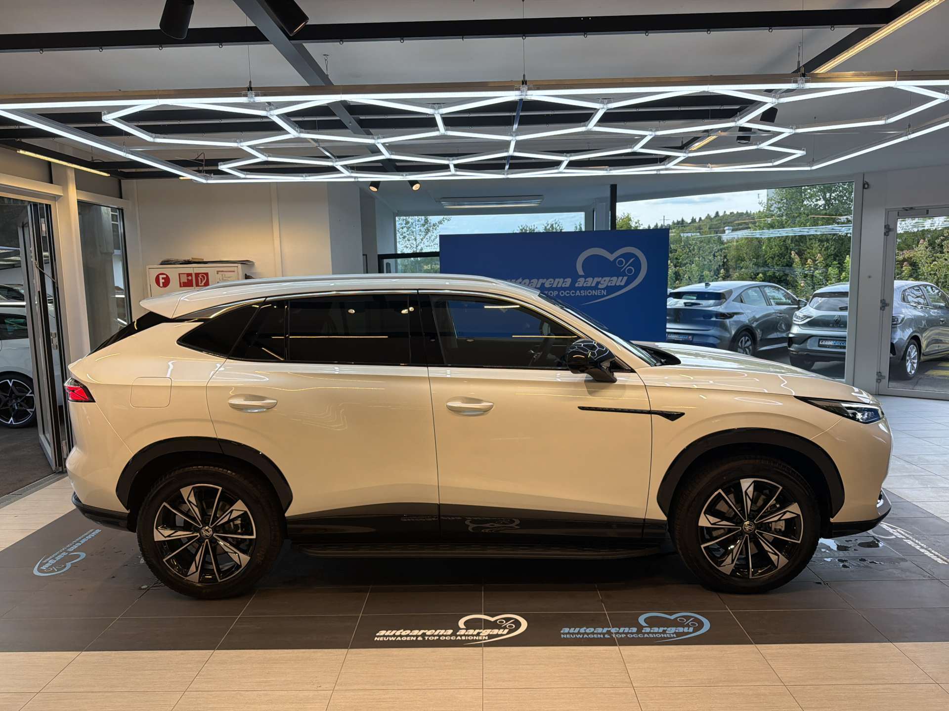 MG HS 1.5 T PHEV Comfort 272PS Automat-image-11