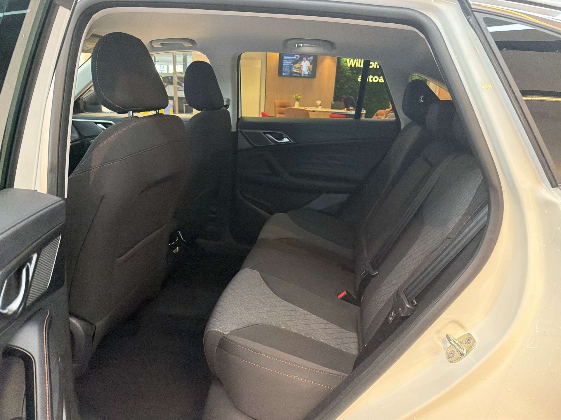 MG HS 1.5 T PHEV Comfort 272PS Automat-image-6