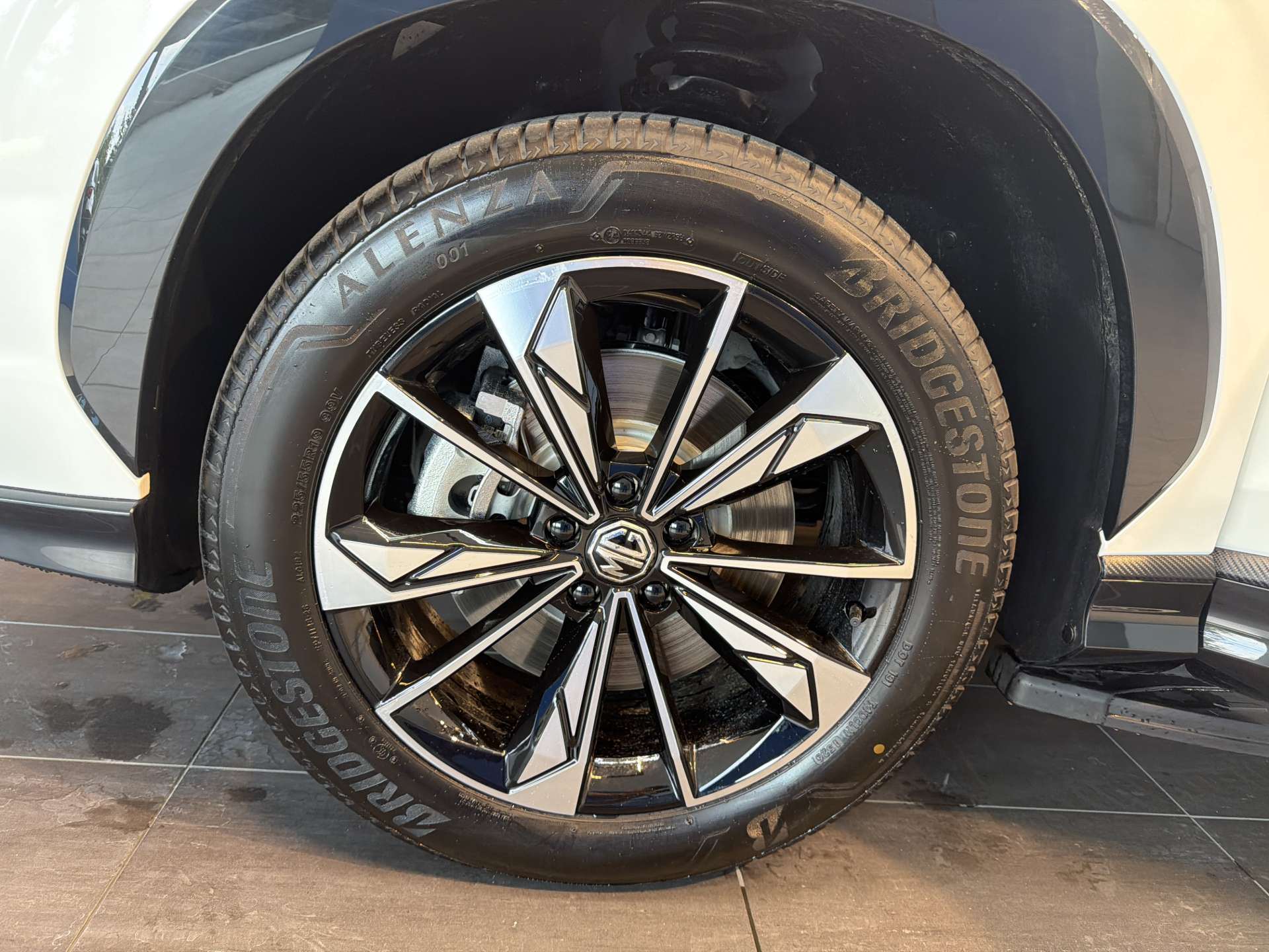MG HS 1.5 T PHEV Comfort 272PS Automat-image-8