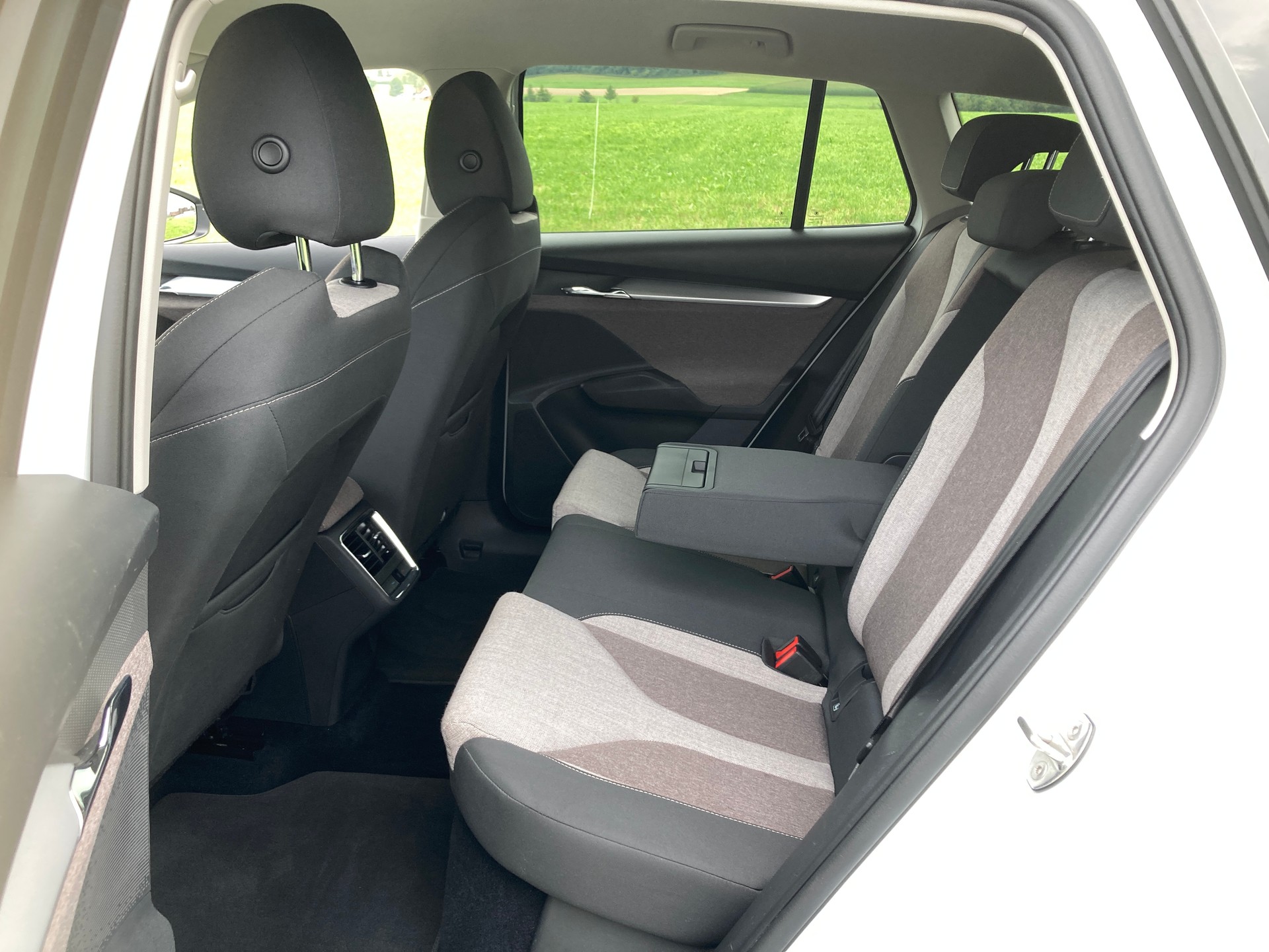 SKODA Enyaq iV 60-image-7