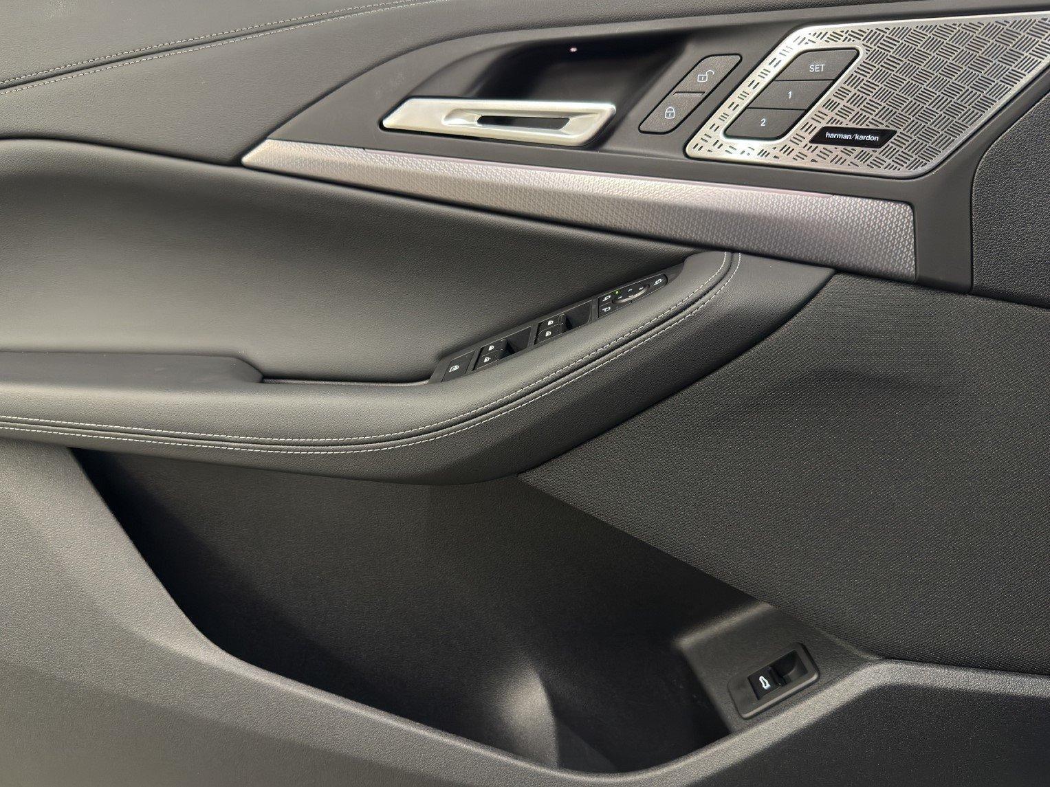 BMW 223d xDrive Active Tourer M SPORT-image-11
