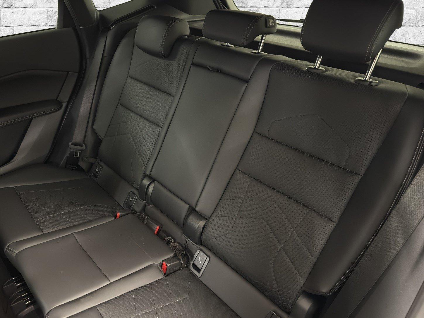 BMW 223d xDrive Active Tourer M SPORT-image-12