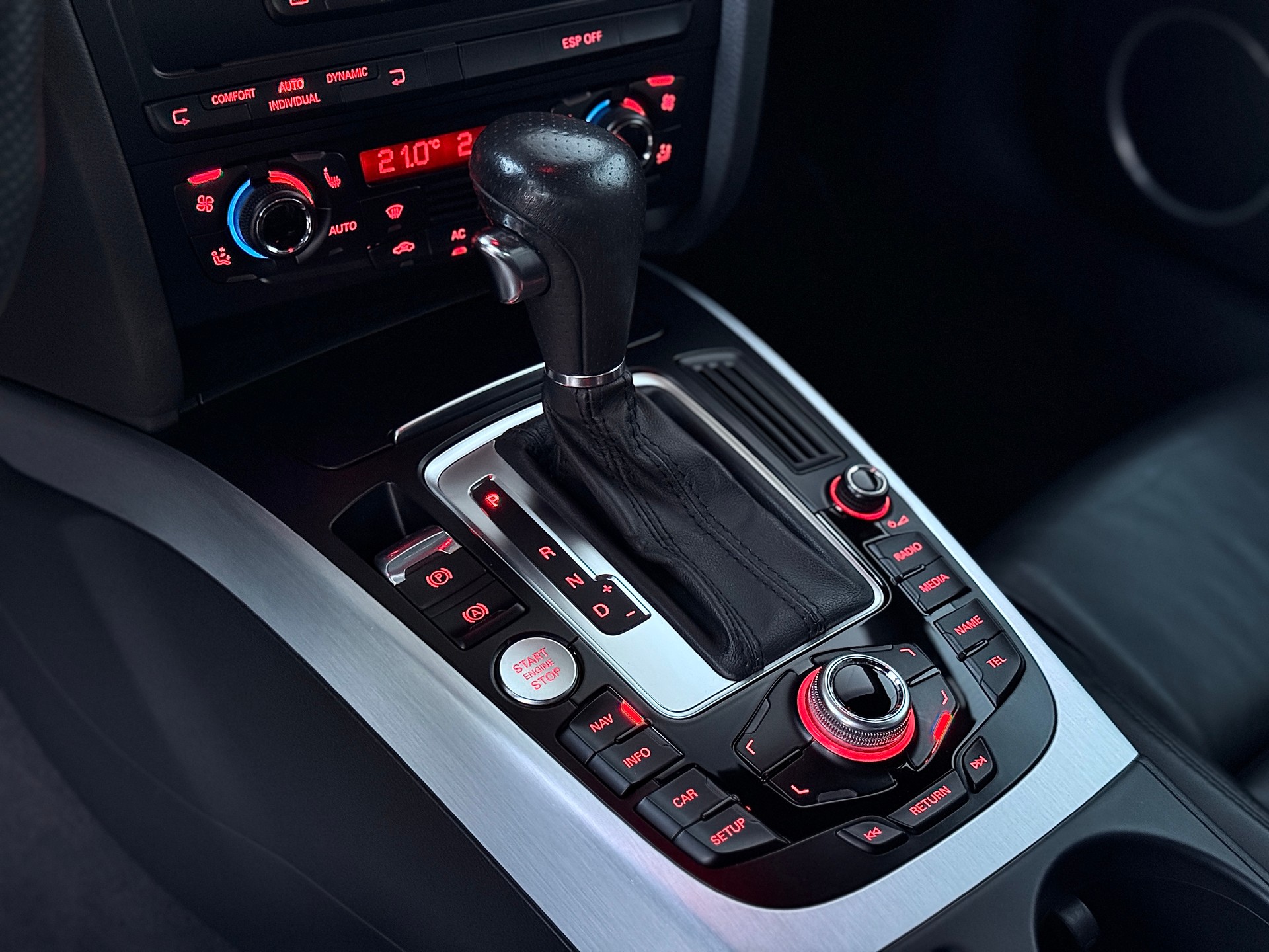 AUDI A4 Avant 3.2 FSI quattro tiptronic-image-11