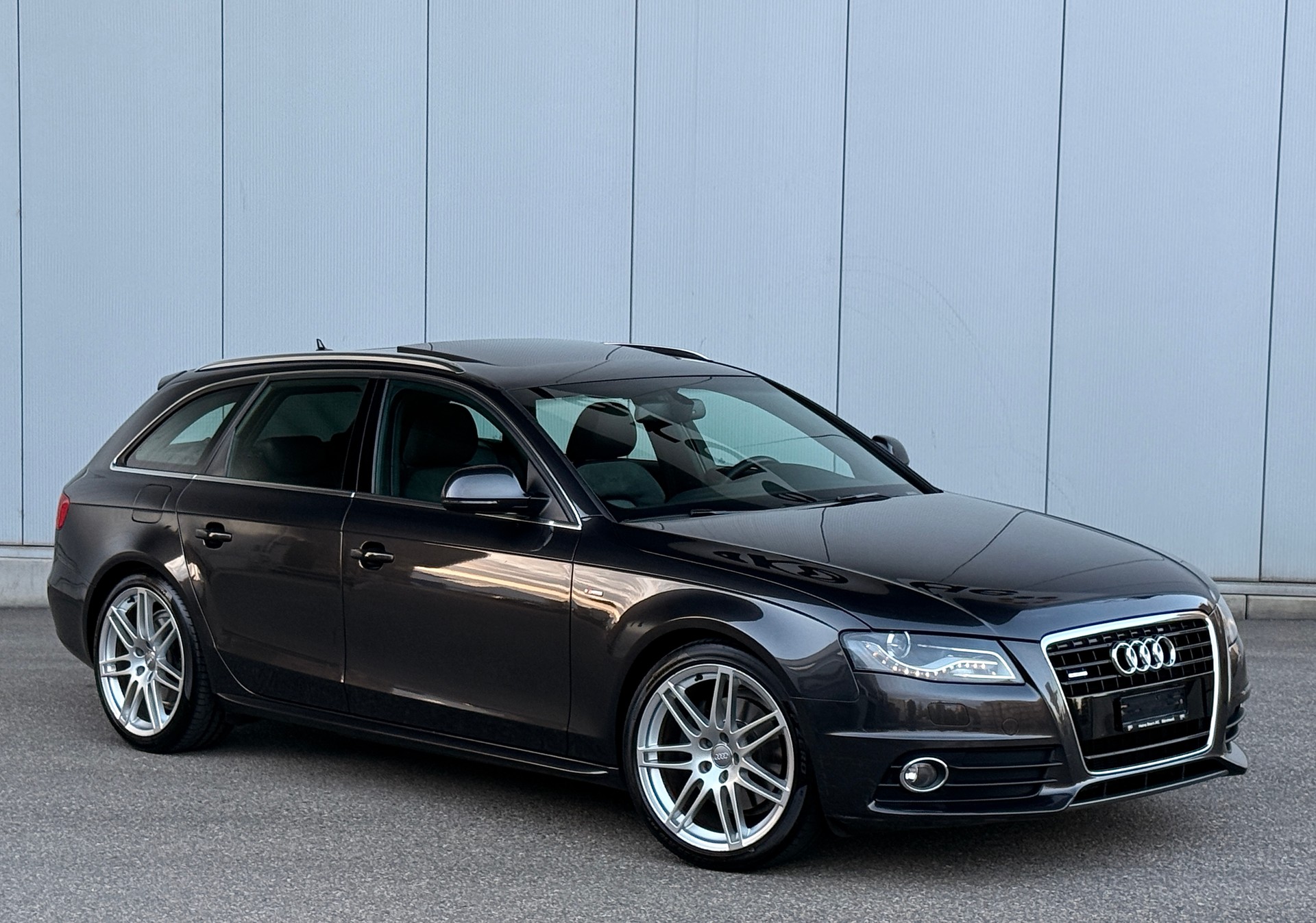 AUDI A4 Avant 3.2 FSI quattro tiptronic-image-0