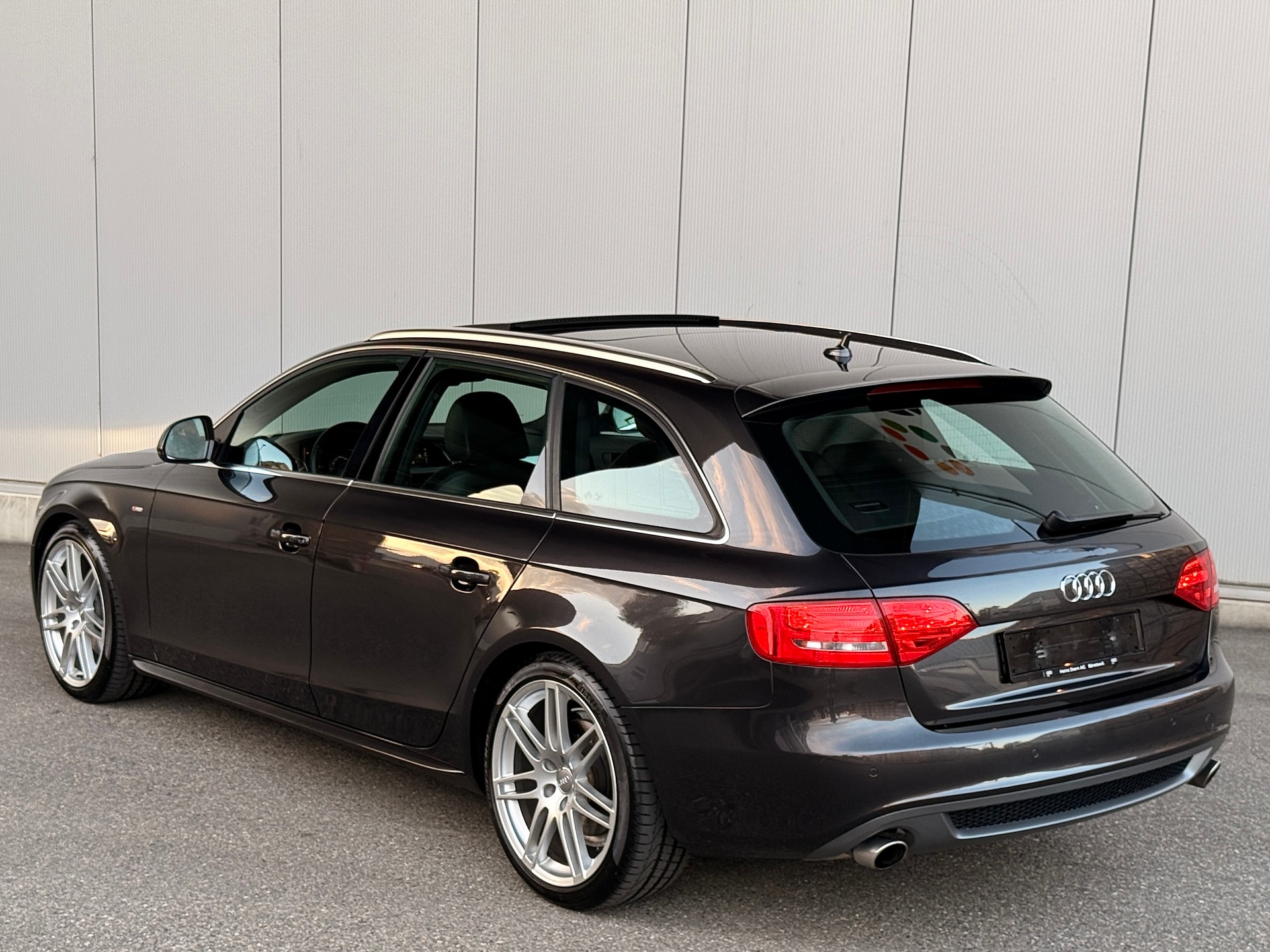 AUDI A4 Avant 3.2 FSI quattro tiptronic-image-2